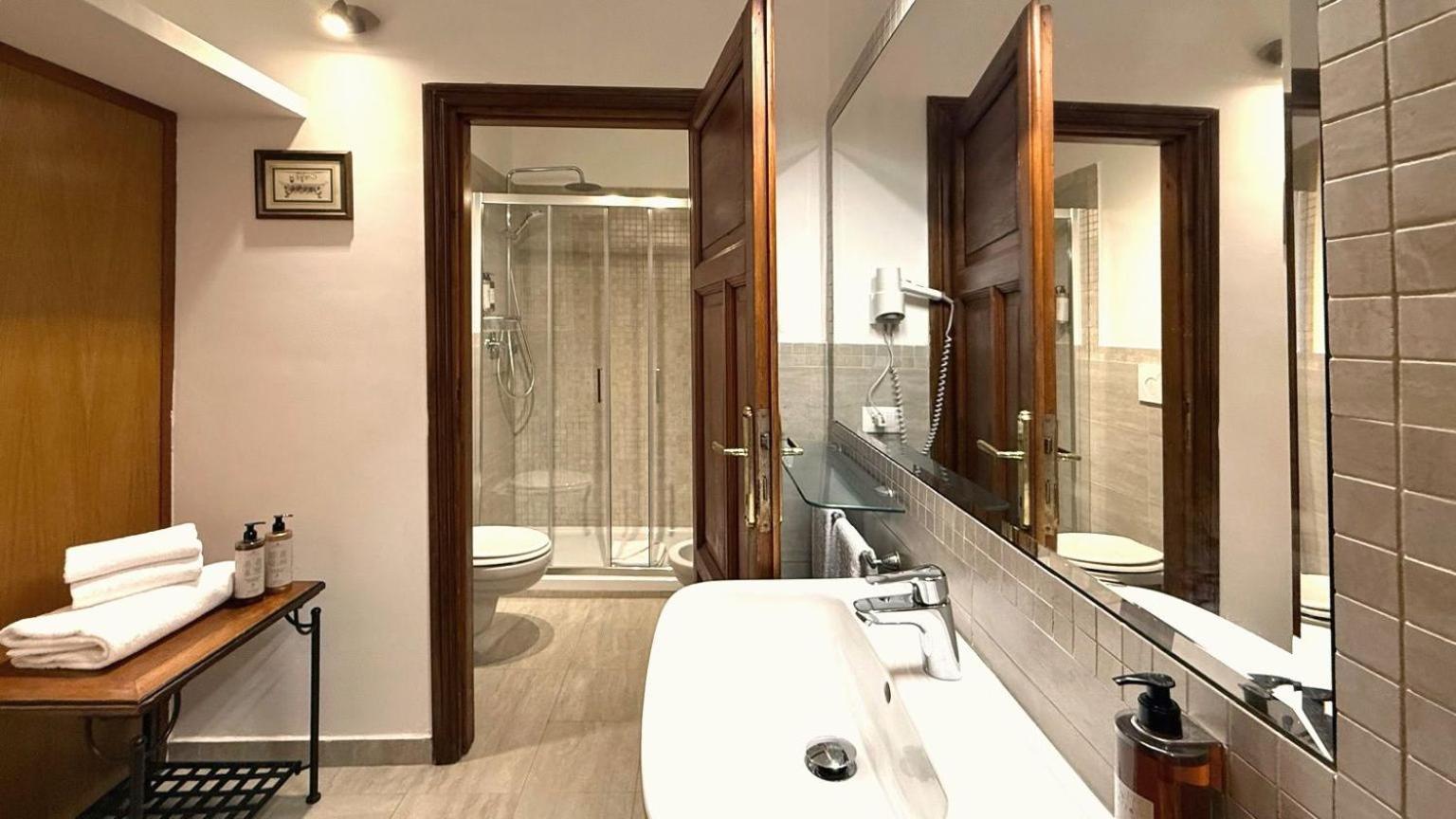 Double or Twin Room with Garden Access photo 2