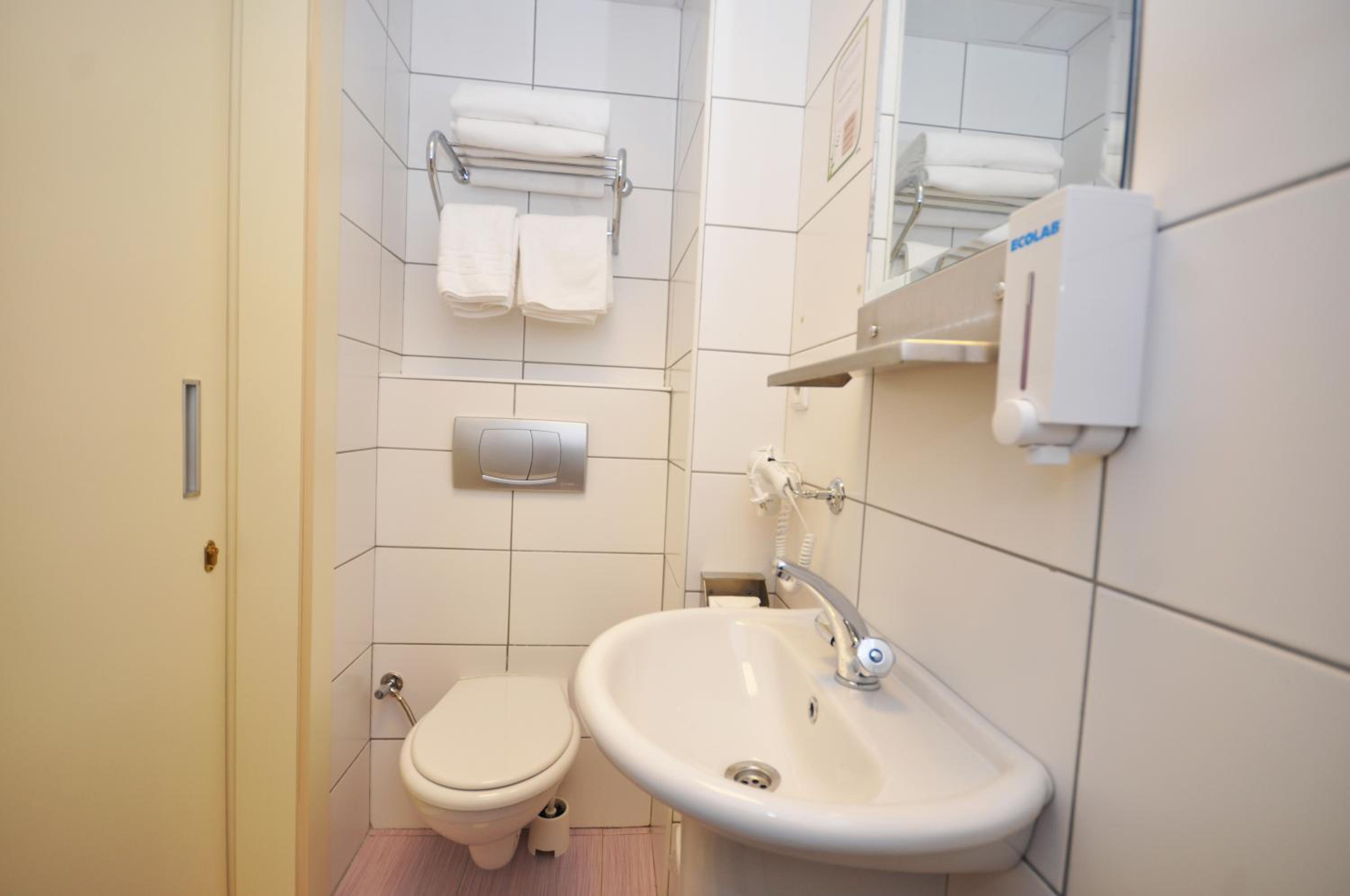Single Room photo 3