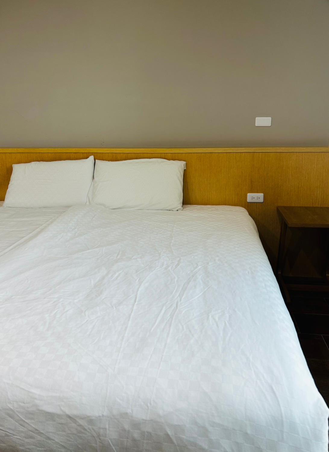Queen Room with Balcony - Photo 2