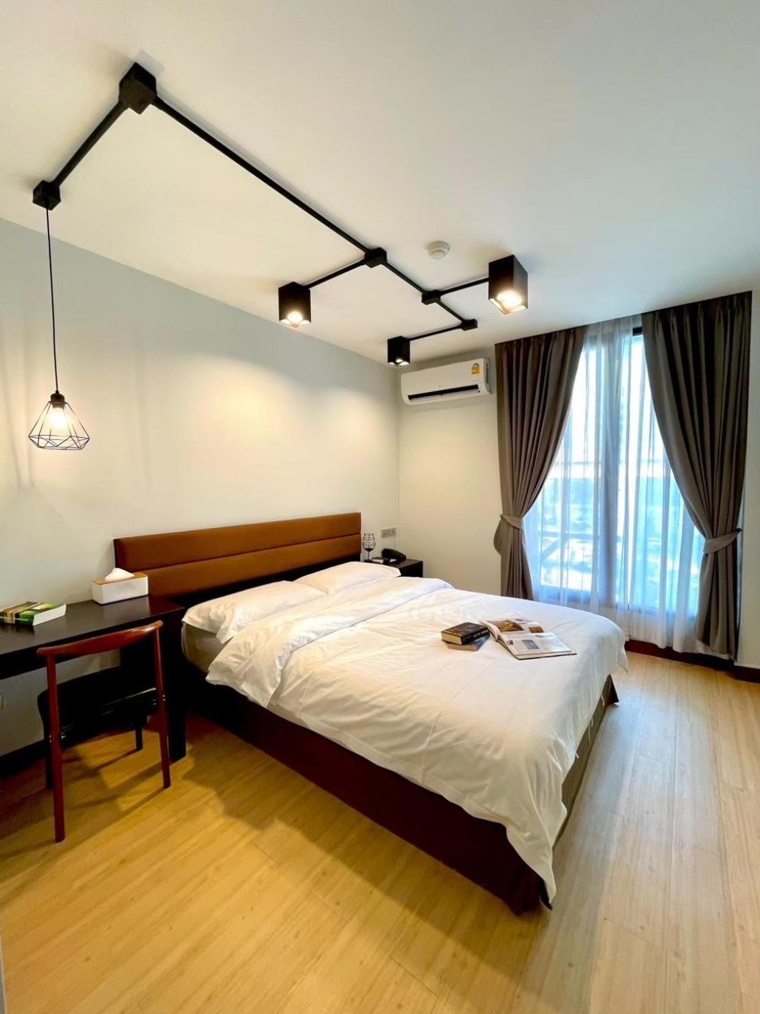 Premiere Queen Room