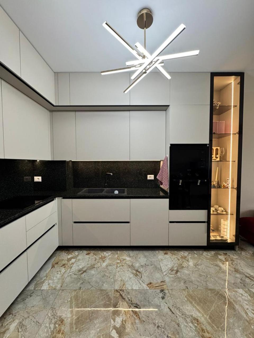 Apartment with Lake View
