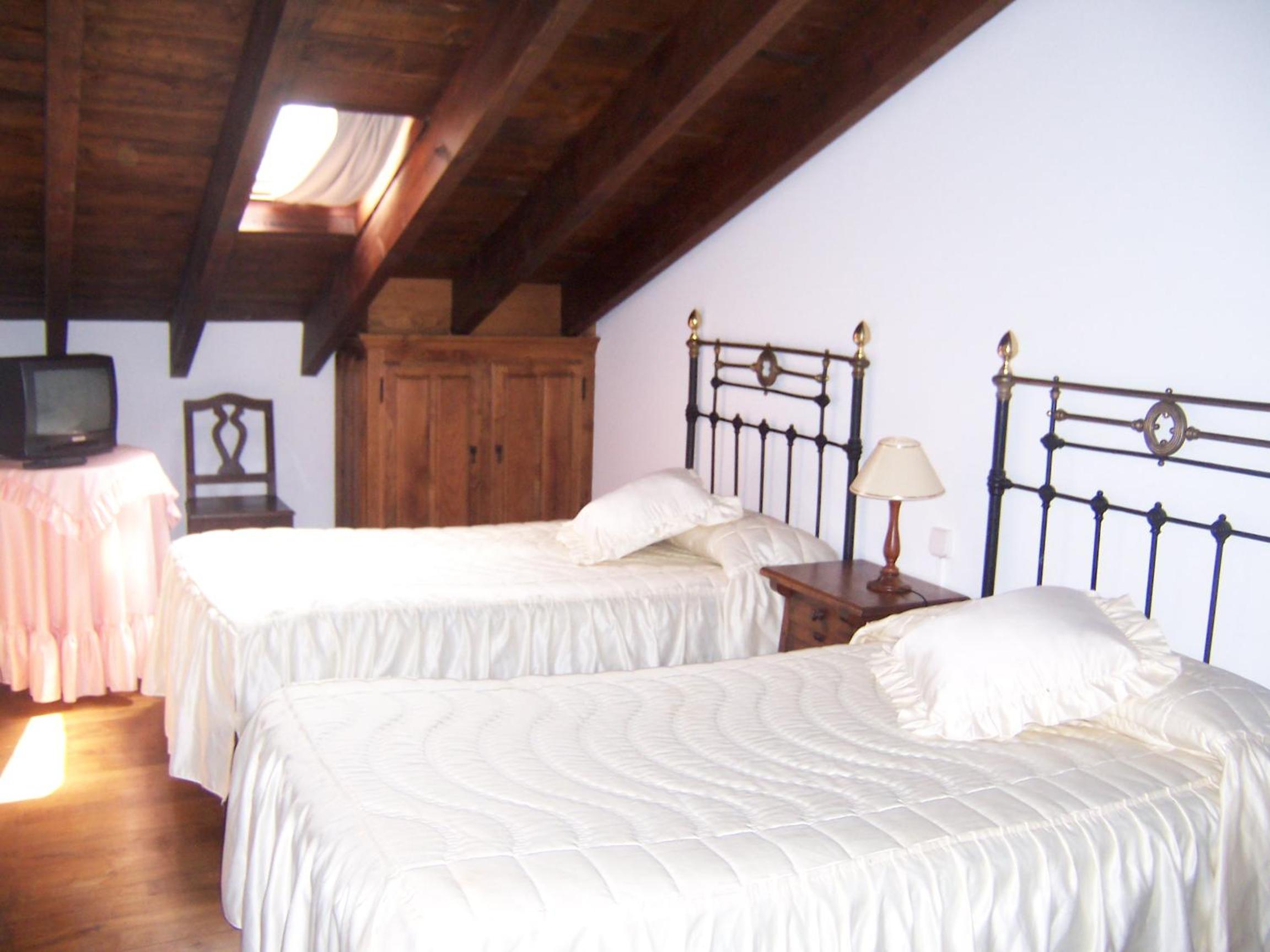 Habitación Estándar con Dos Camas y Baño Compartido