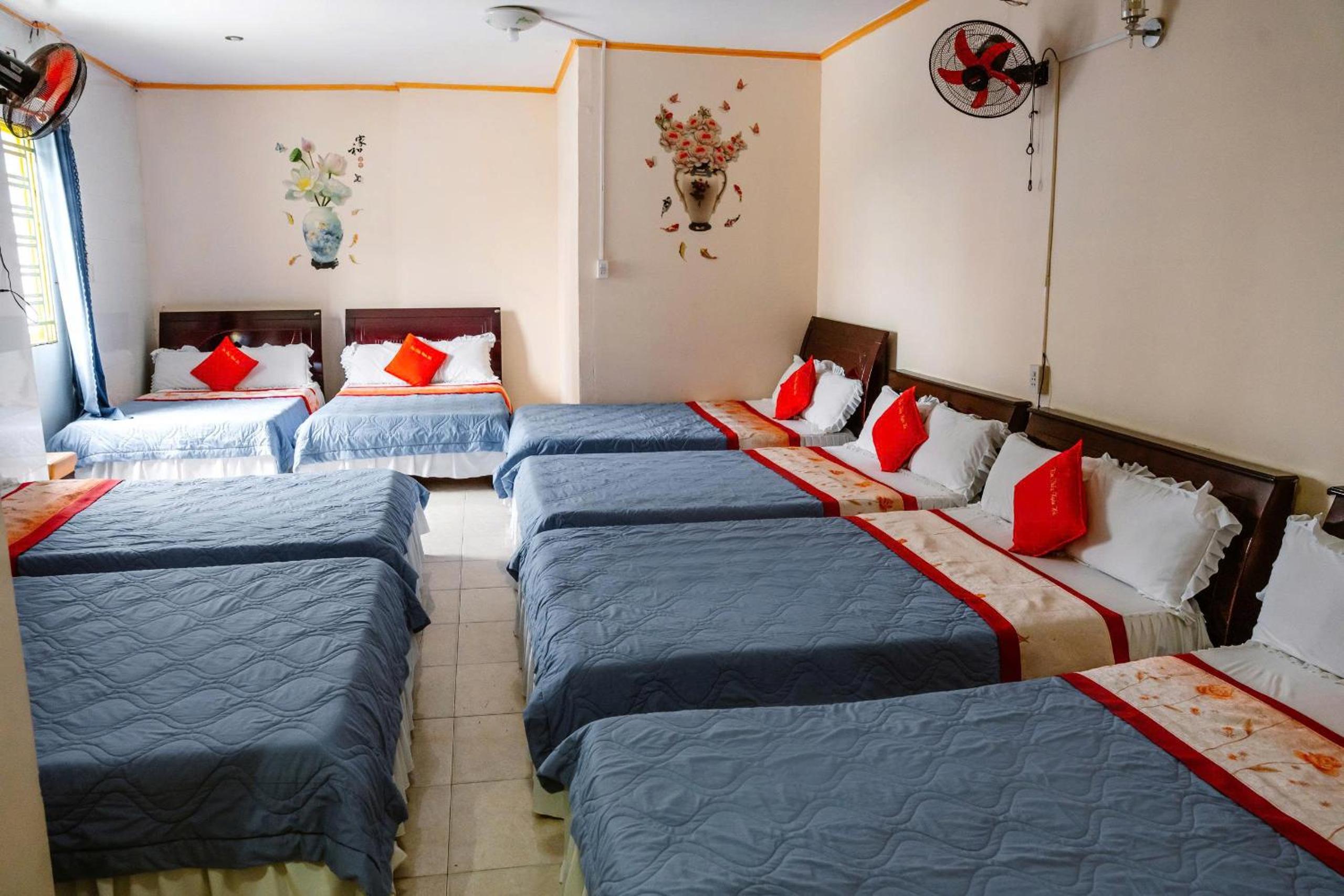 8-Bed Mixed Dormitory Room