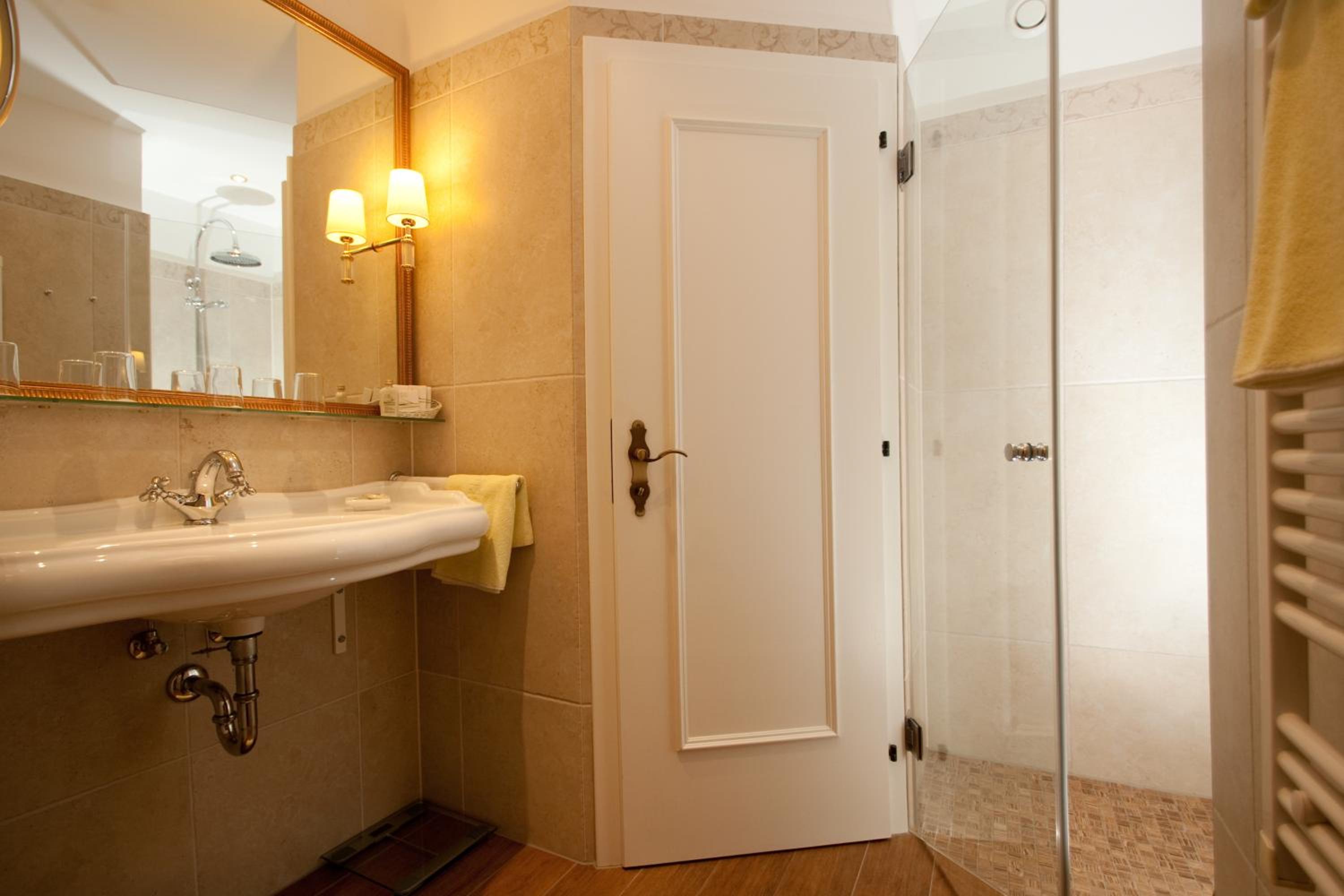 Double Room with Lake View photo 2