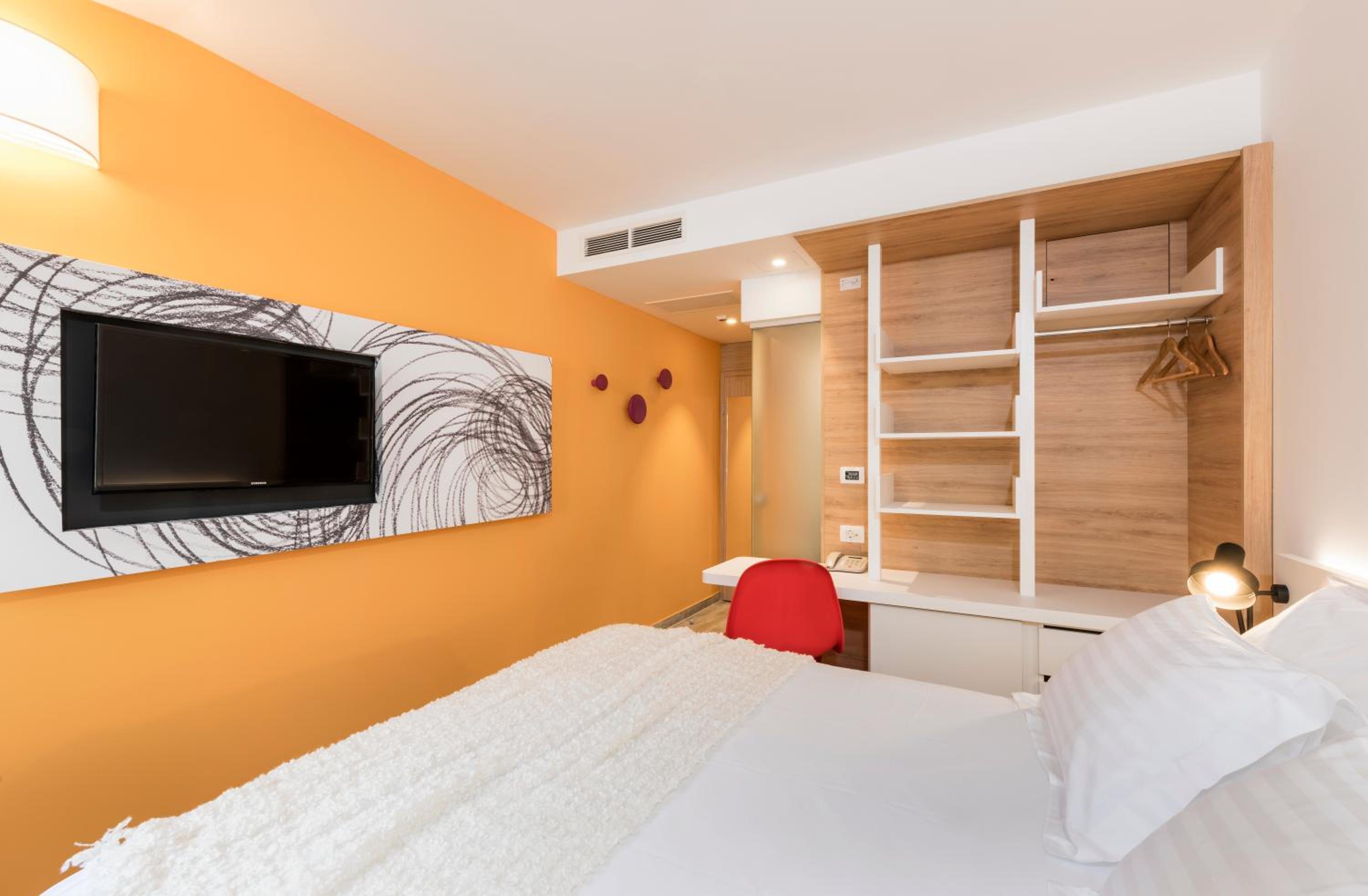 Double Room with Park View - Photo 4