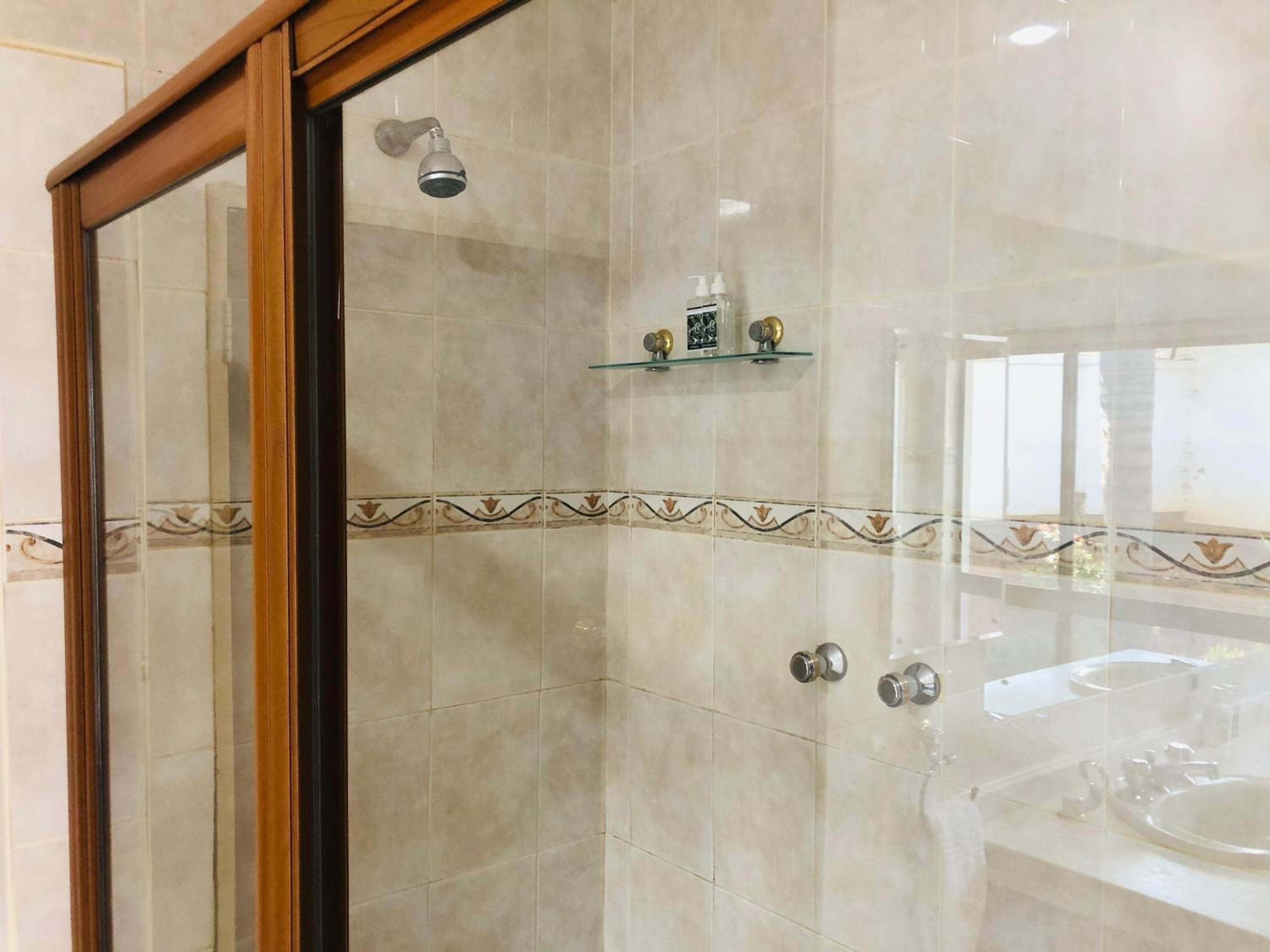 Executive Suite - Photo 2