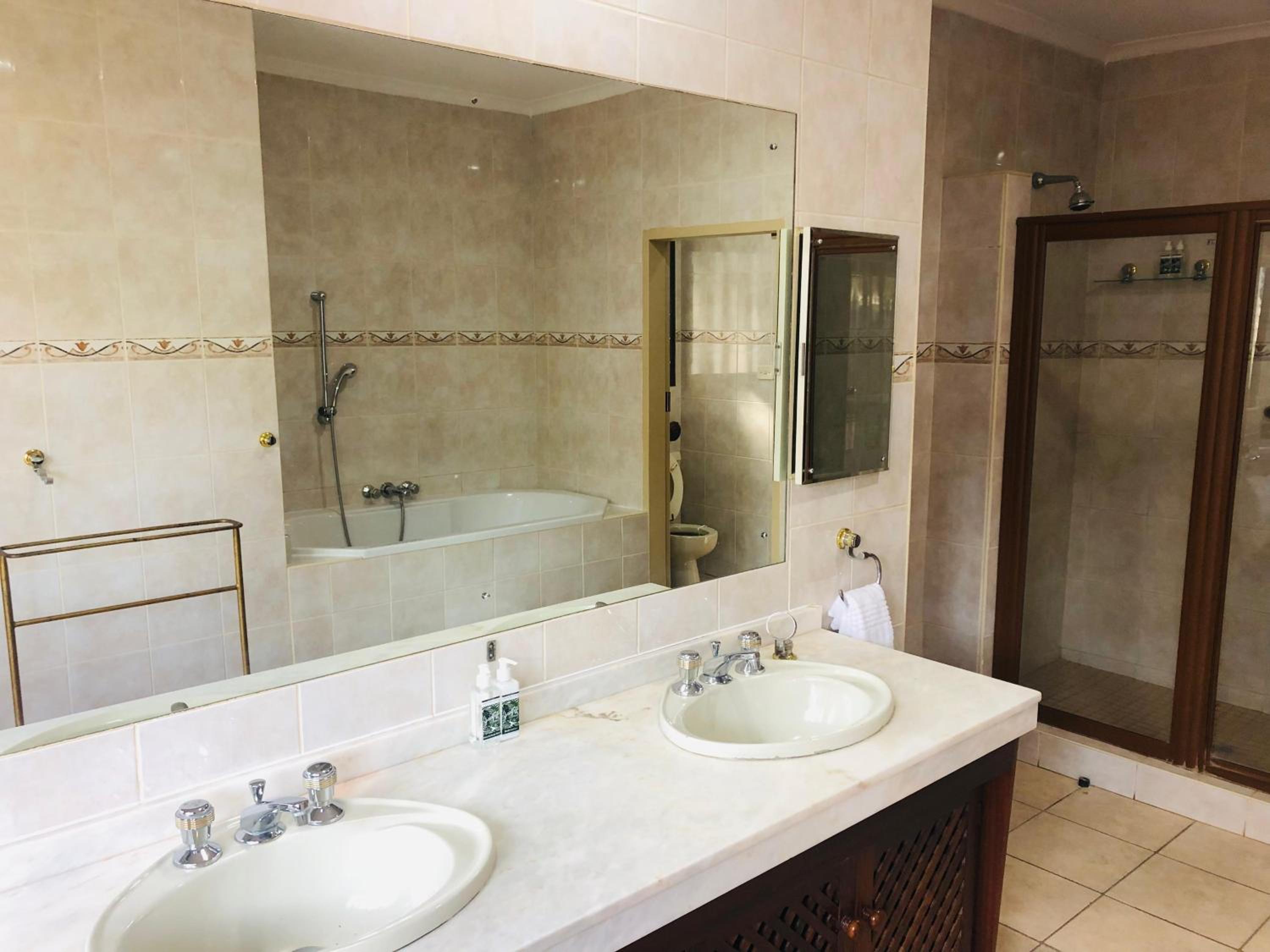 Executive Suite - Photo 6