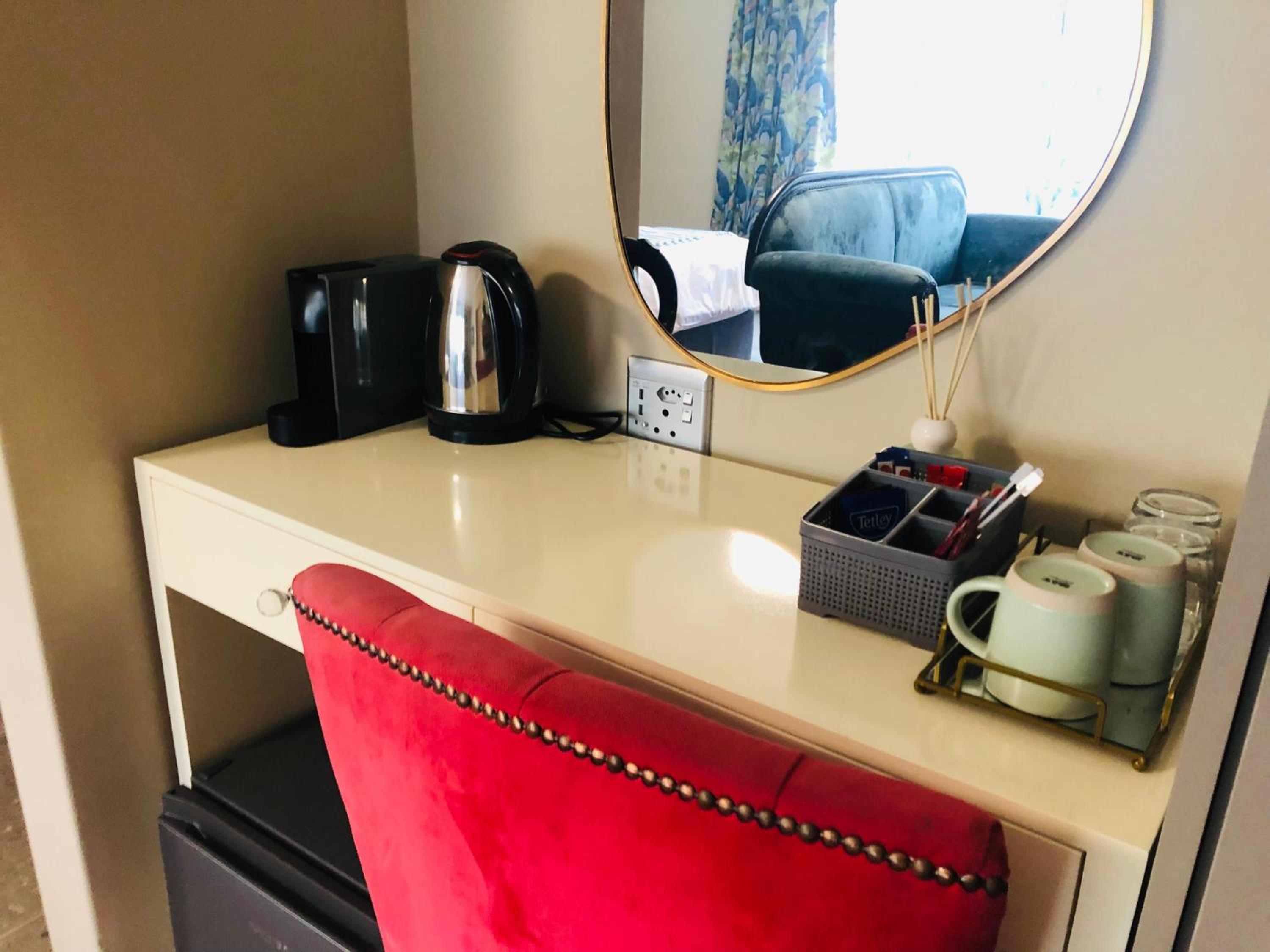 Executive Suite - Photo 7