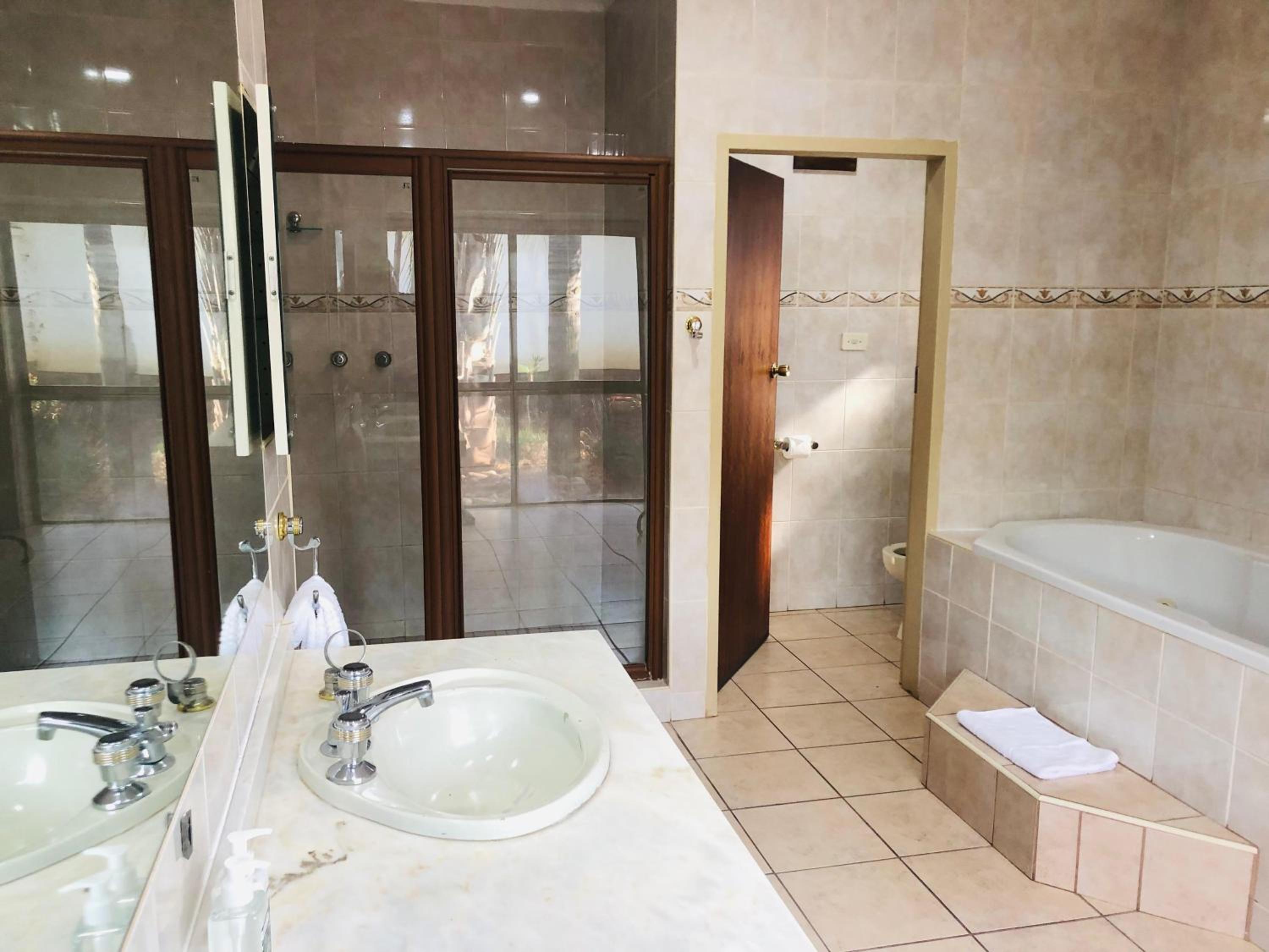 Executive Suite - Photo 1