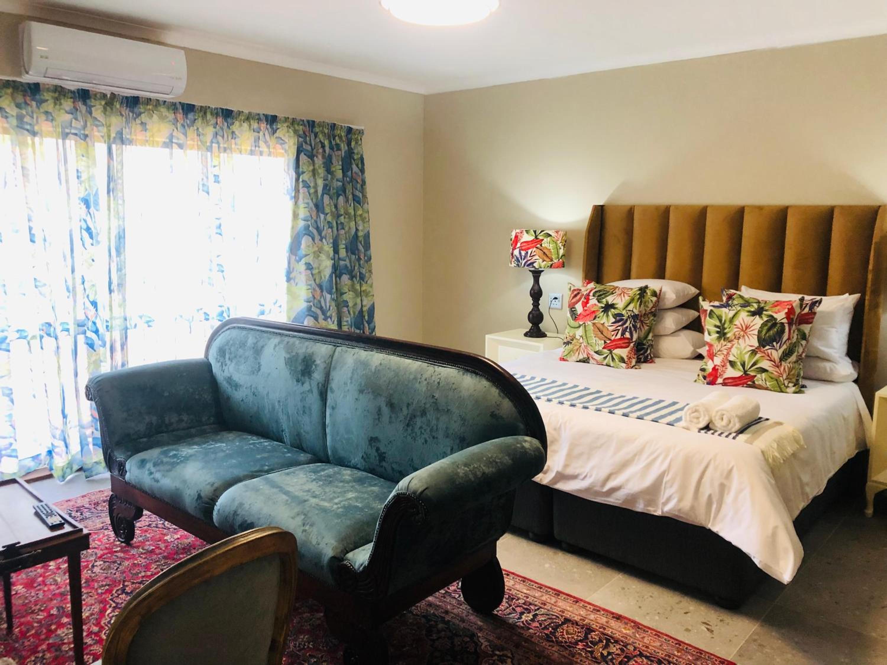 Executive Suite - Photo 10