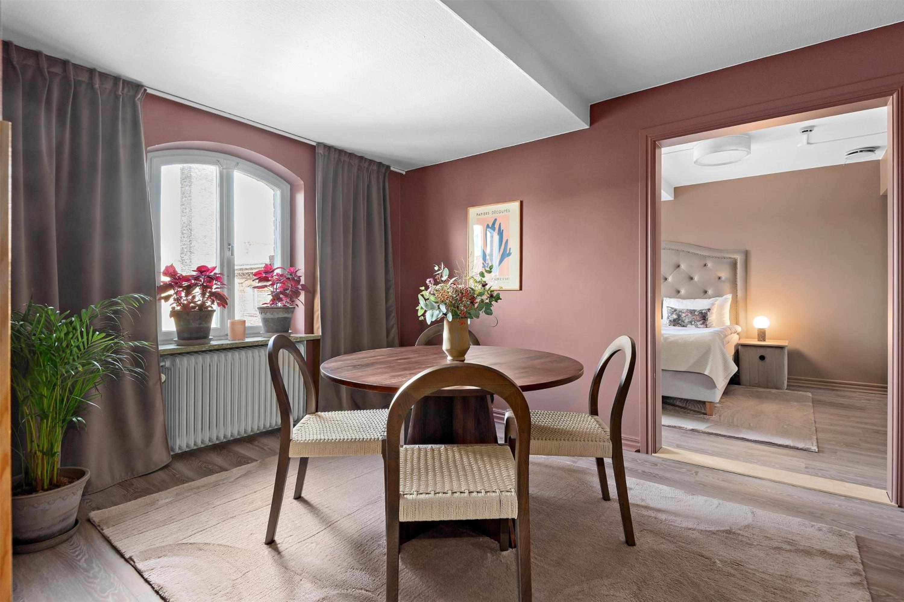 King Suite - Non-Smoking - Photo 3
