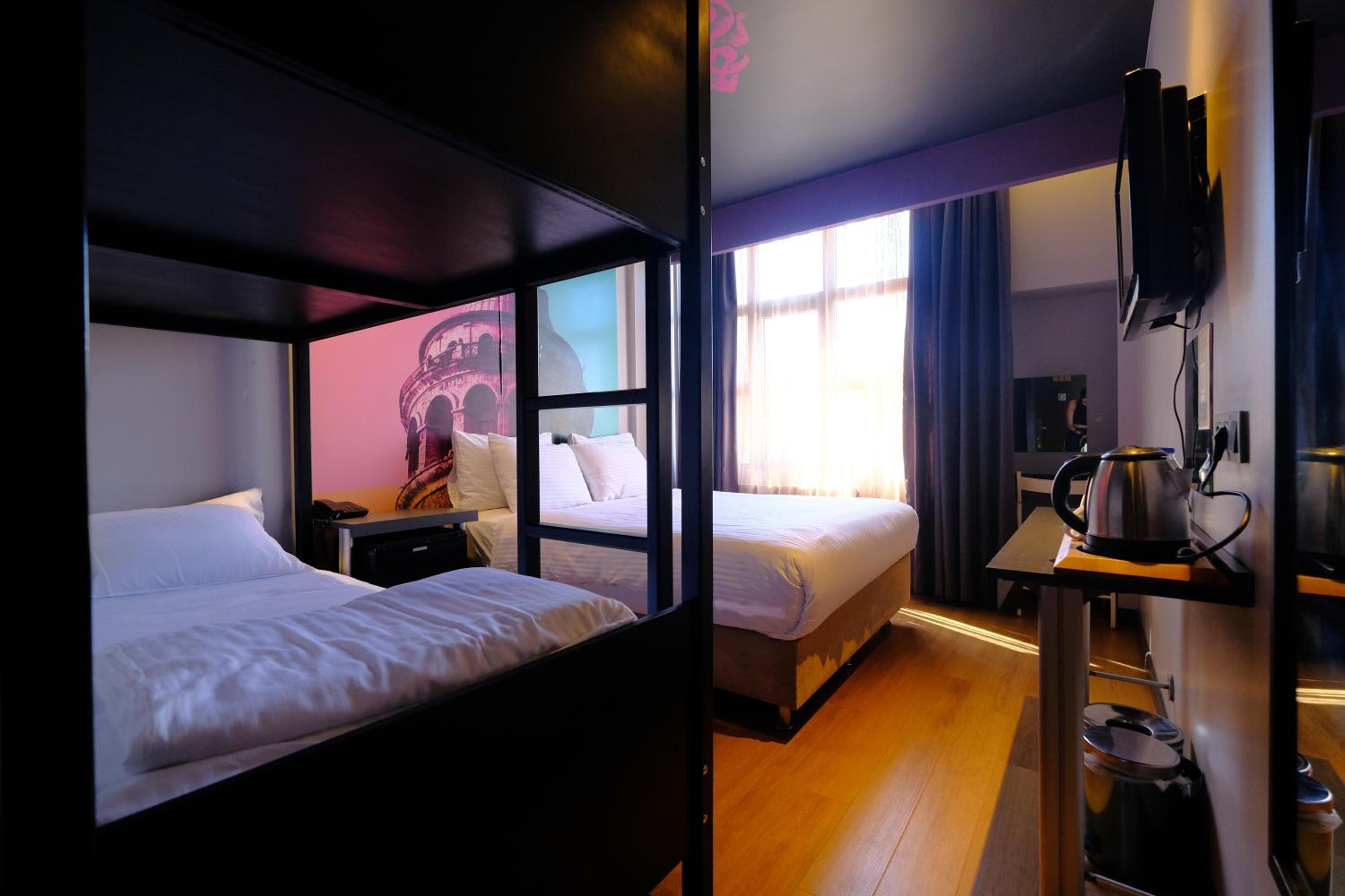 Economy Quadruple Room photo 3