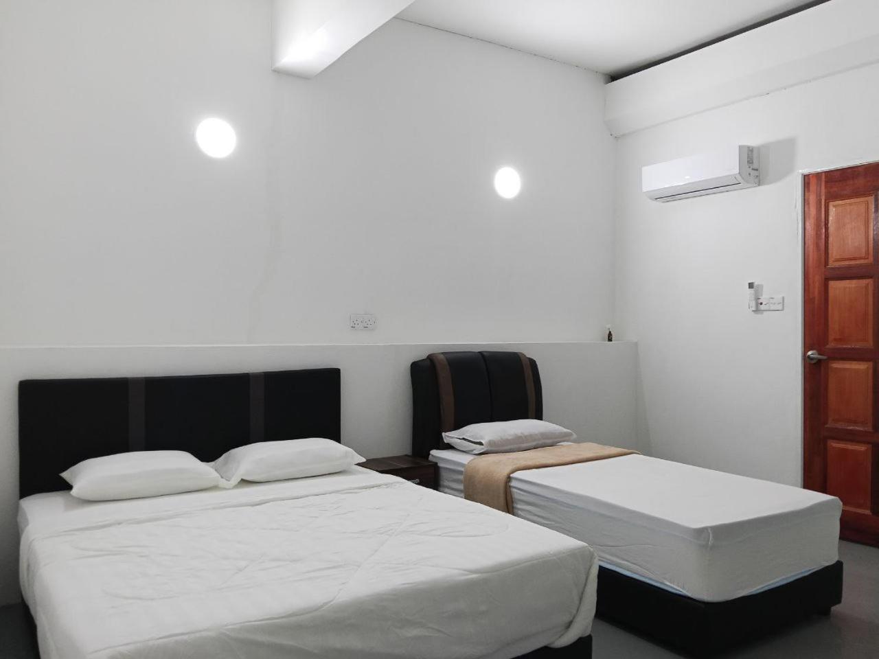 Queen Room photo 2