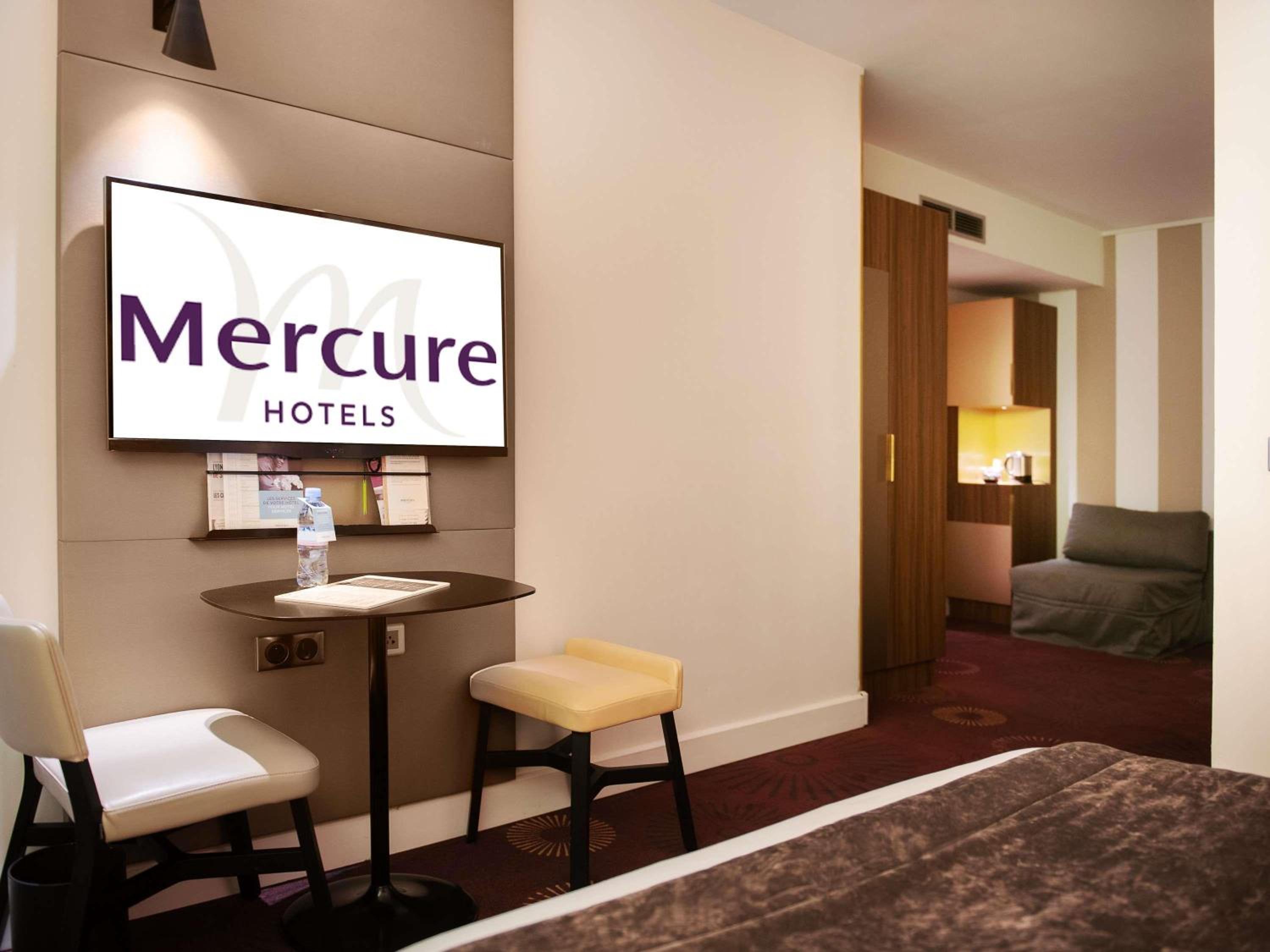 Classic Room with Double Bed and Single Sofa Bed