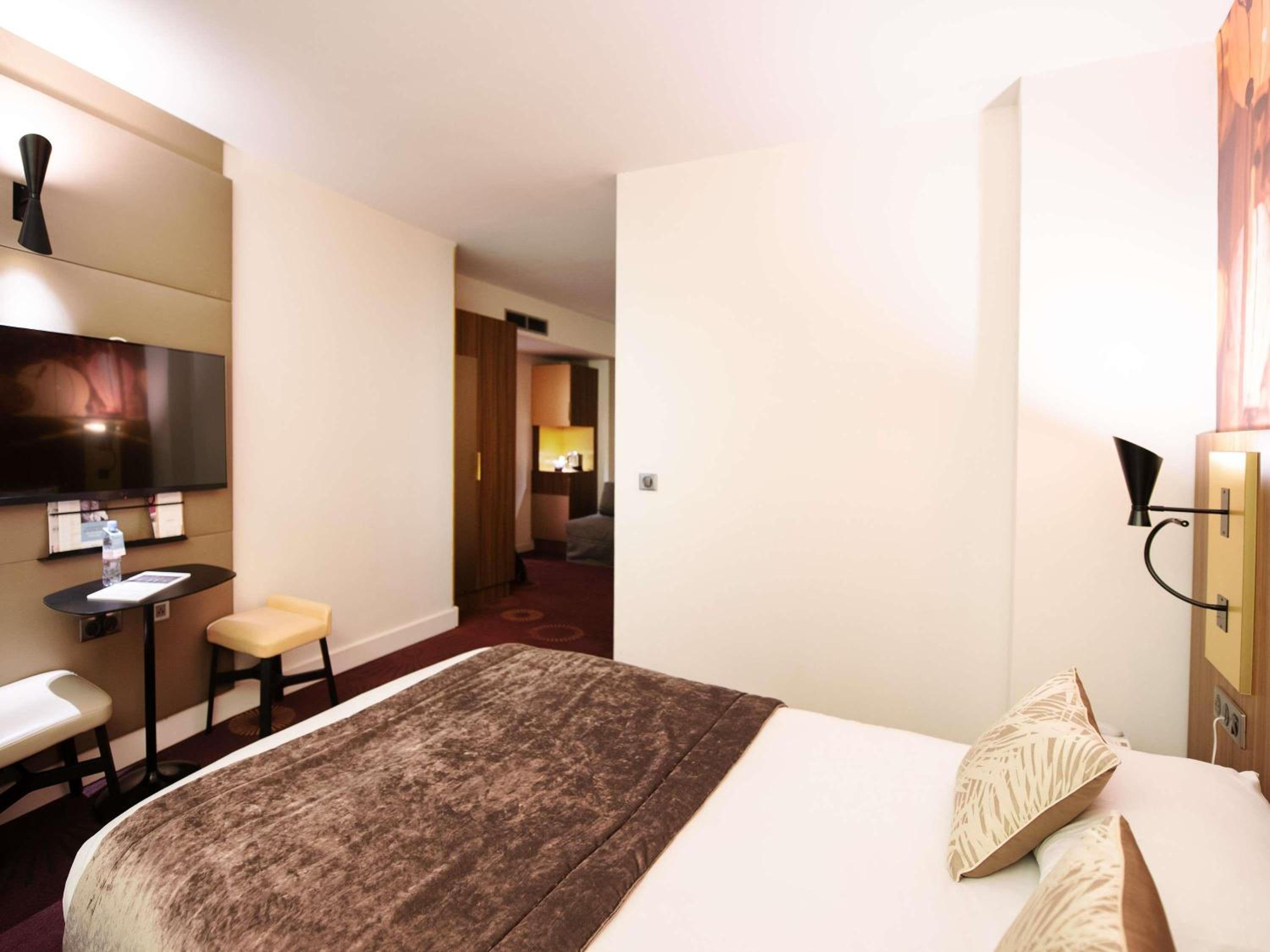 Classic Room with Double Bed and Single Sofa Bed