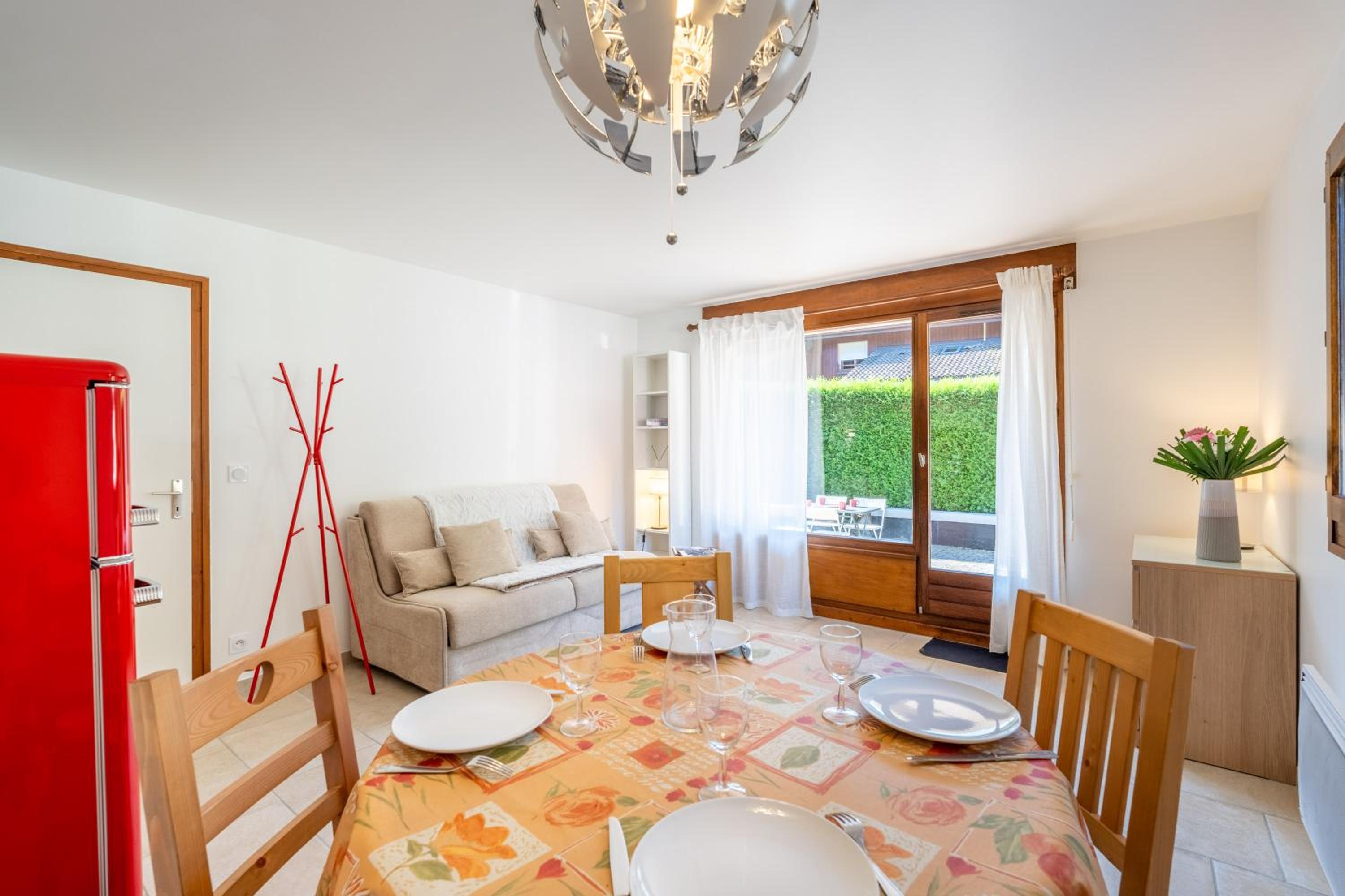 One-Bedroom Apartment with View