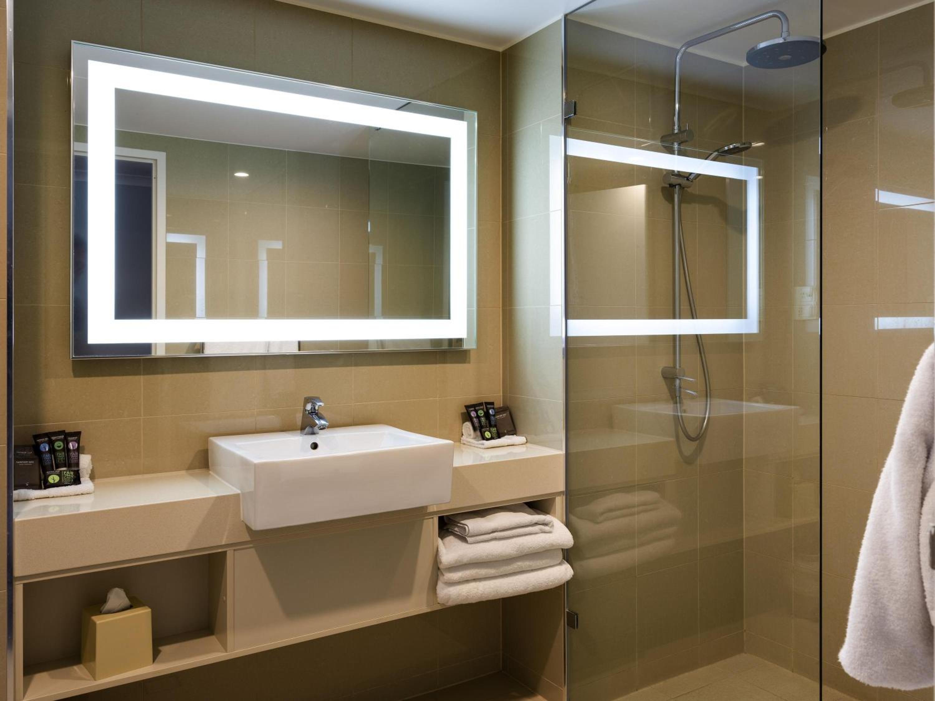 Executive Apartment with Queen Bed - Photo 4
