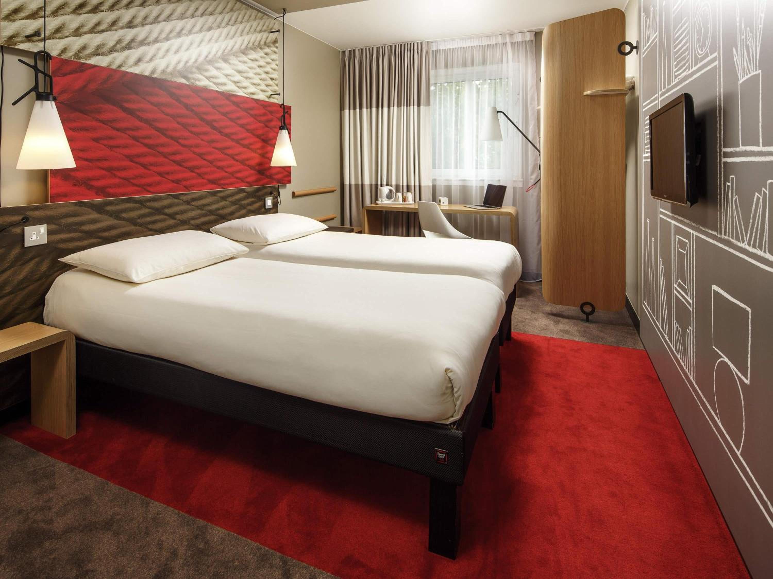 Standard Twin Room - Disability Access photo 2