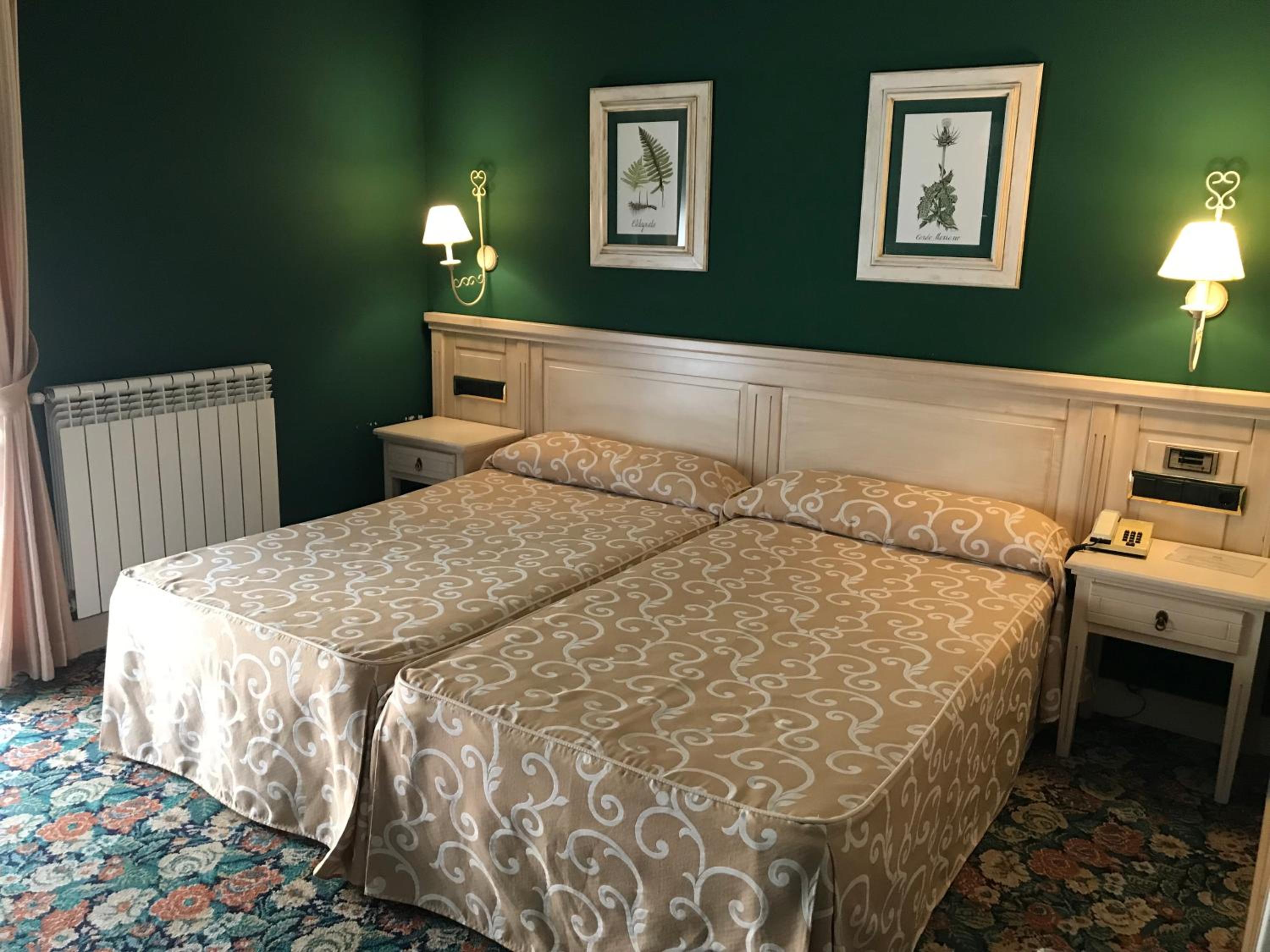 Standard Double or Twin Room - Photo 4