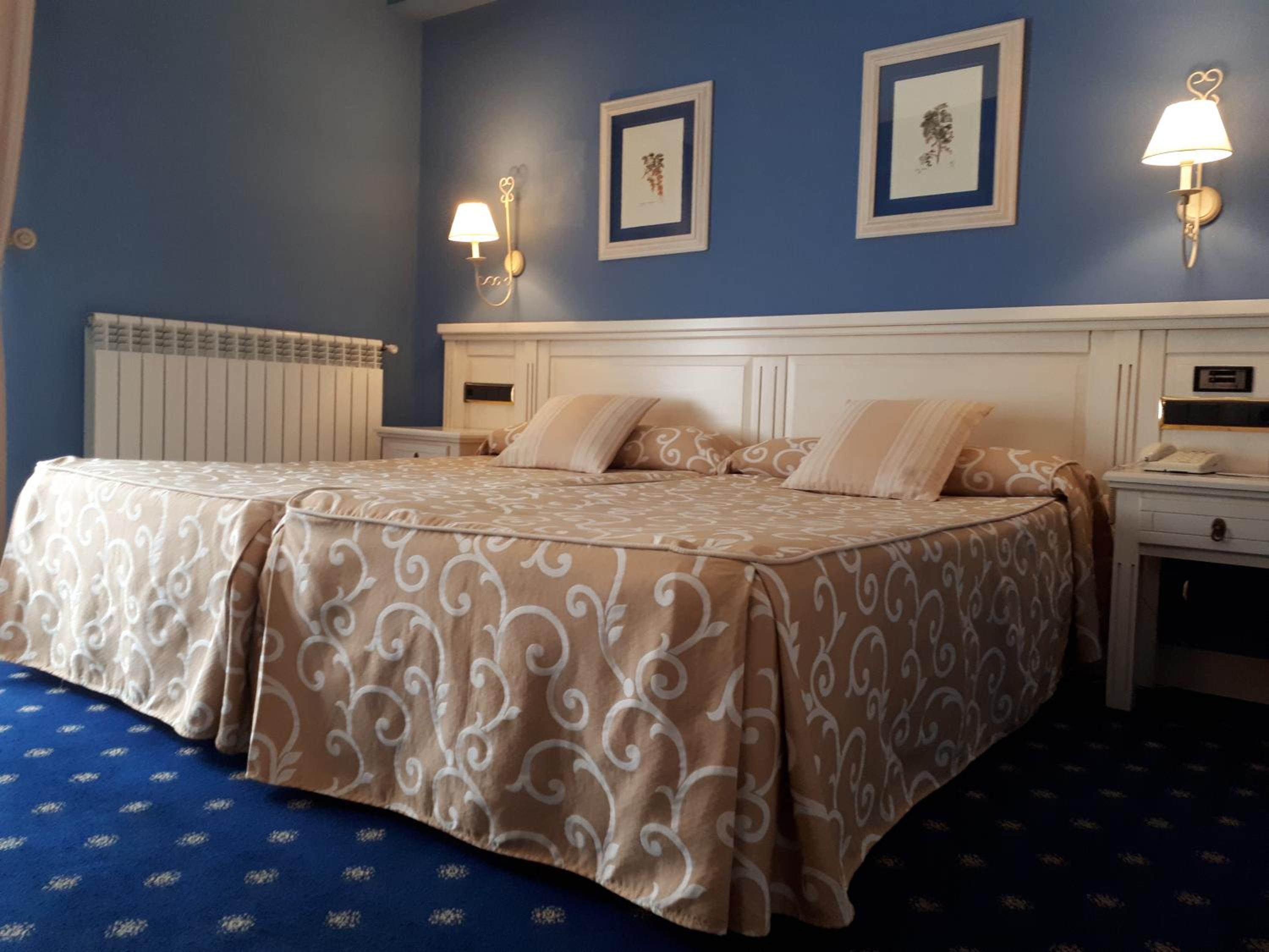 Standard Double or Twin Room - Photo 6
