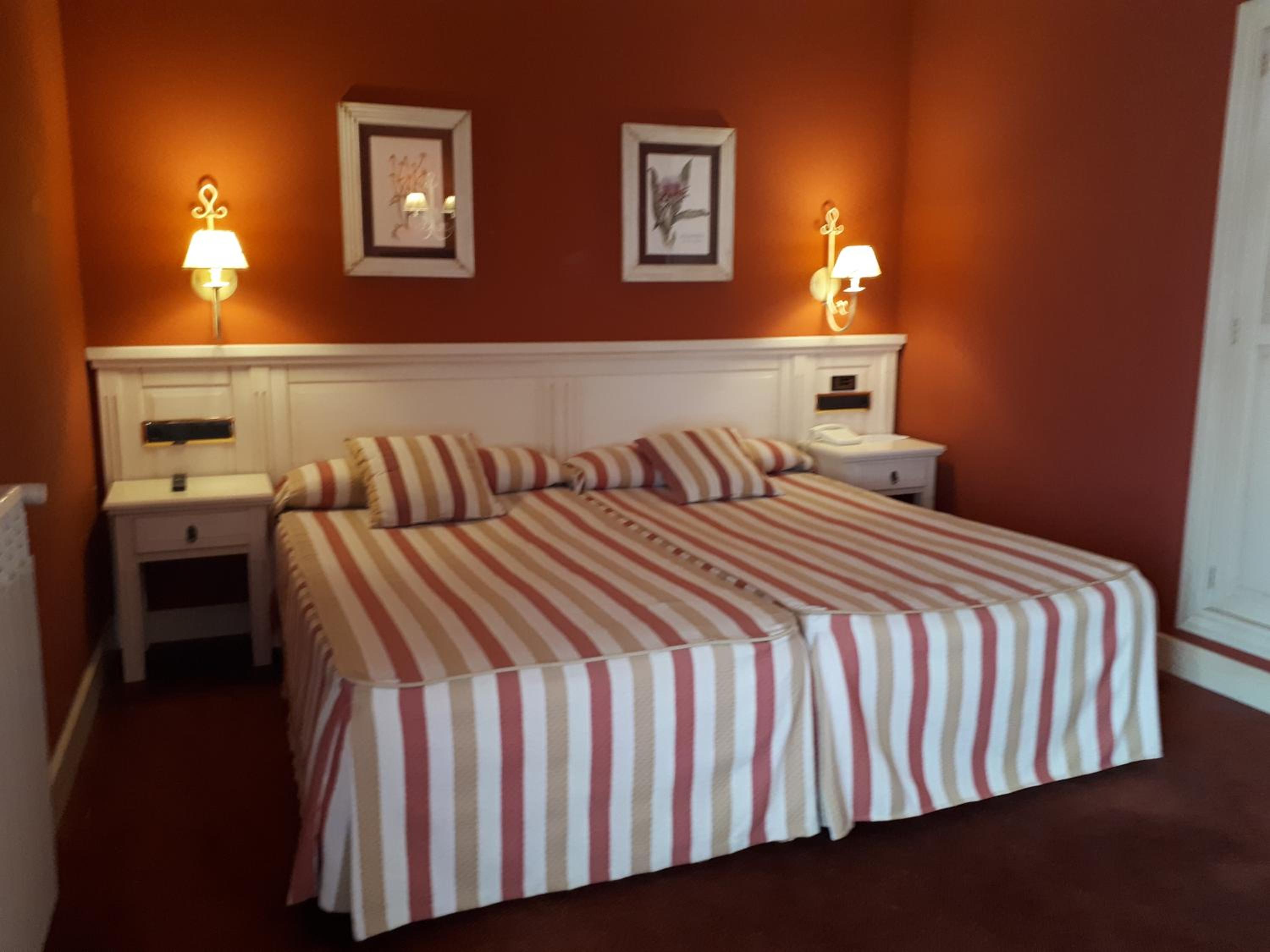 Standard Double or Twin Room - Photo 7