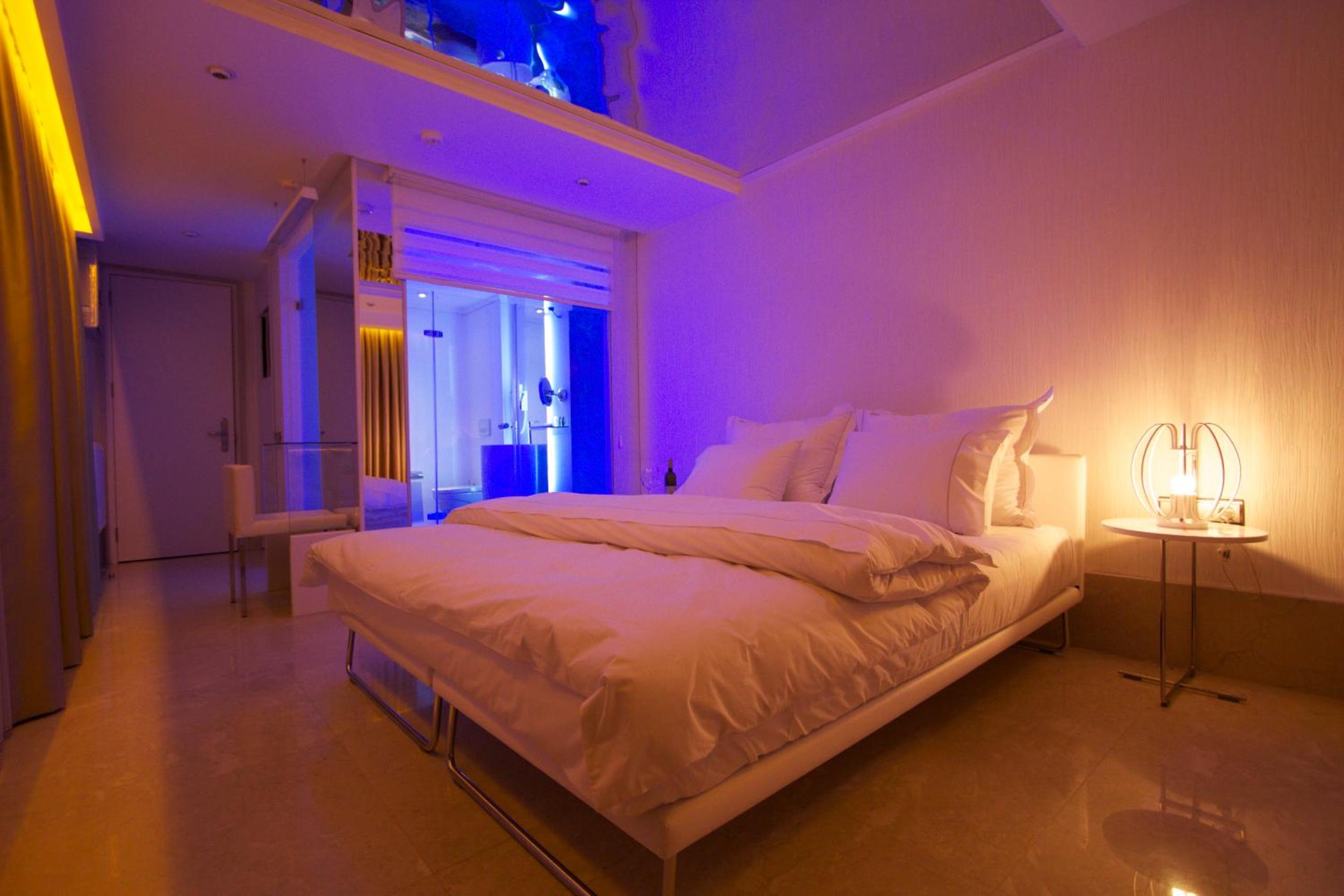 Standard Double Room with Garden View - Photo 10