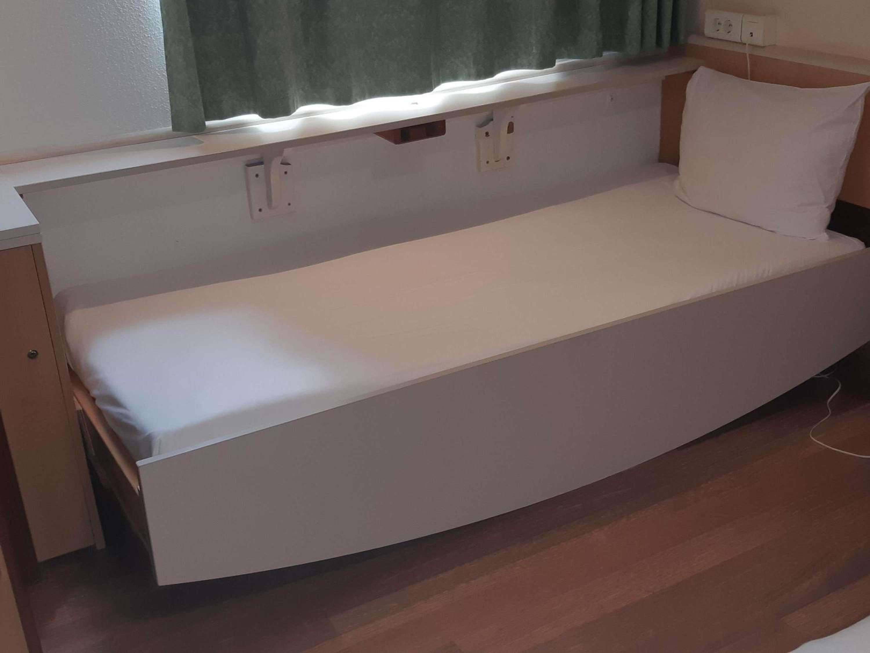 Standard Twin Room with Sofa photo 3