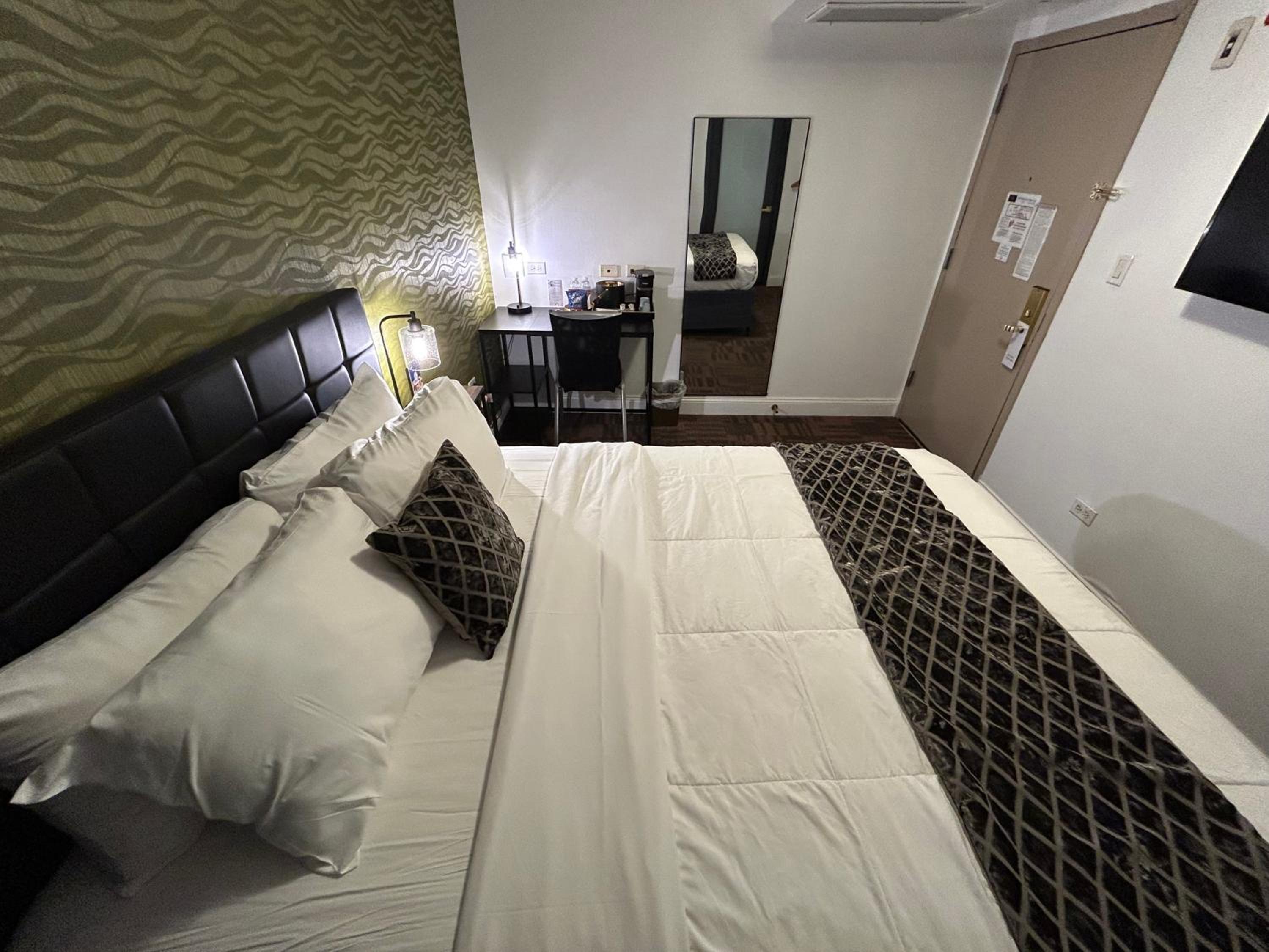 Standard Interior Queen Bed Room (No Exterior Access)