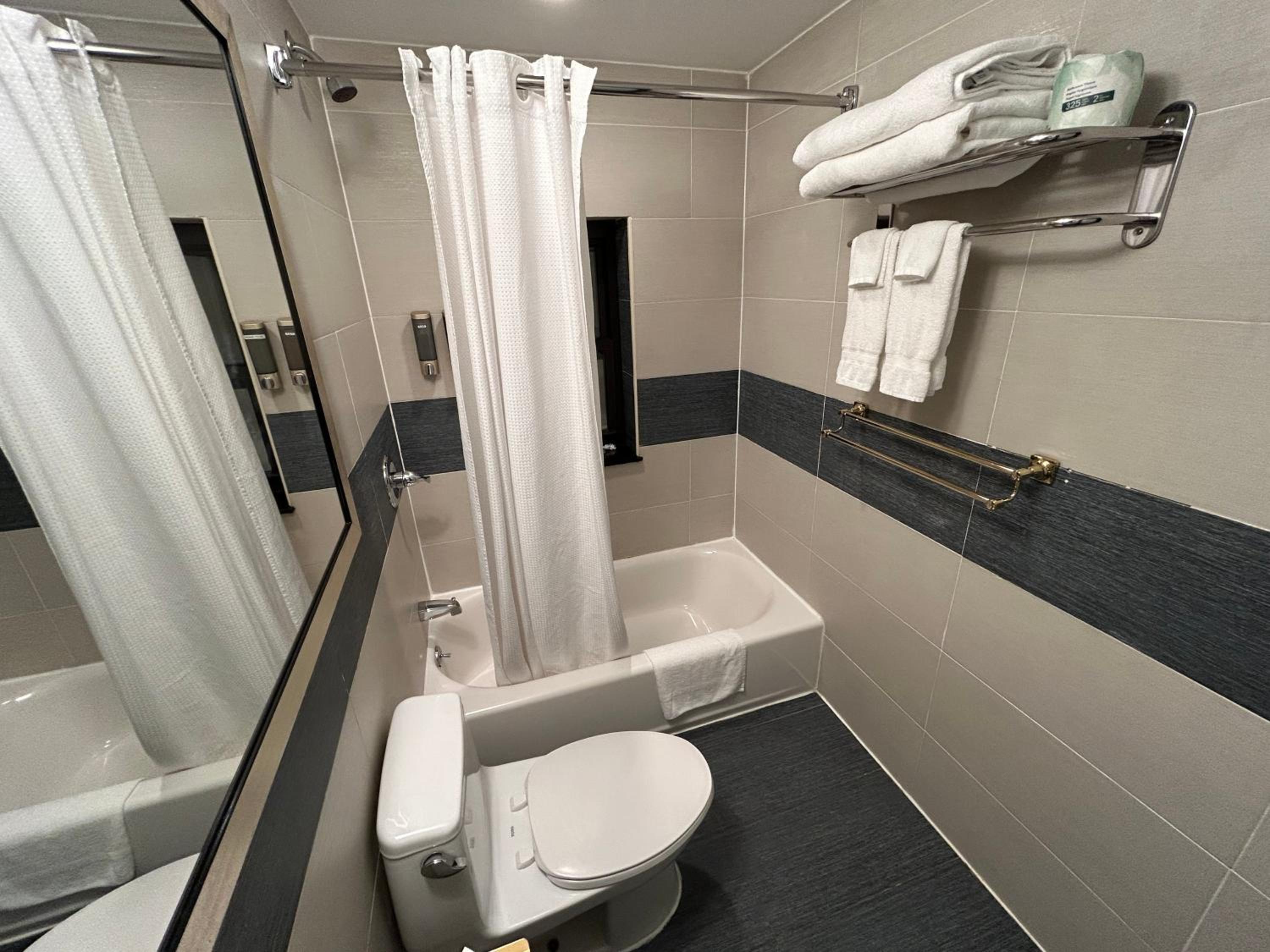 Standard Interior Queen Bed Room (No Exterior Access) thumbnail 6