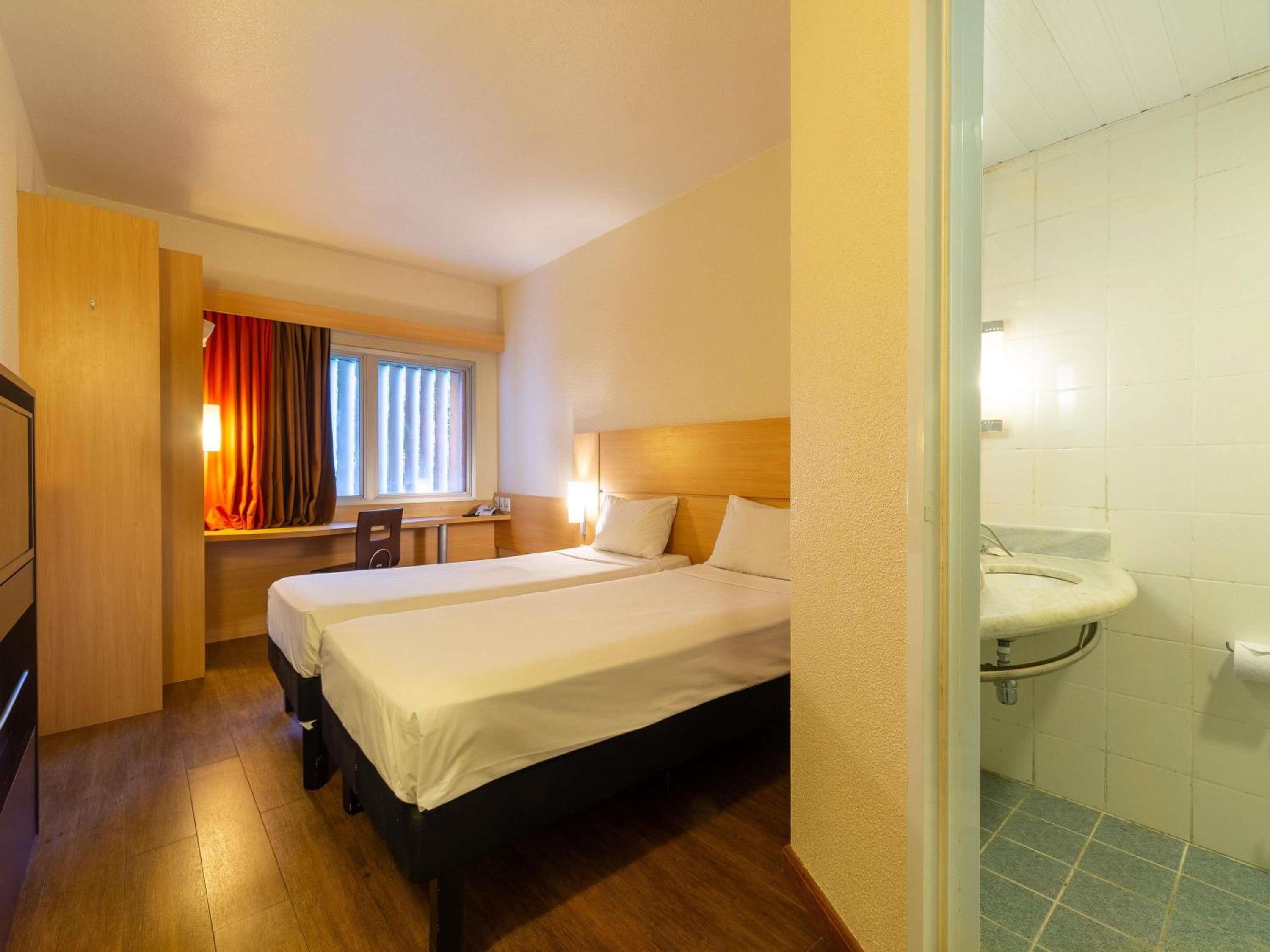 Standard Twin Room - Photo 2