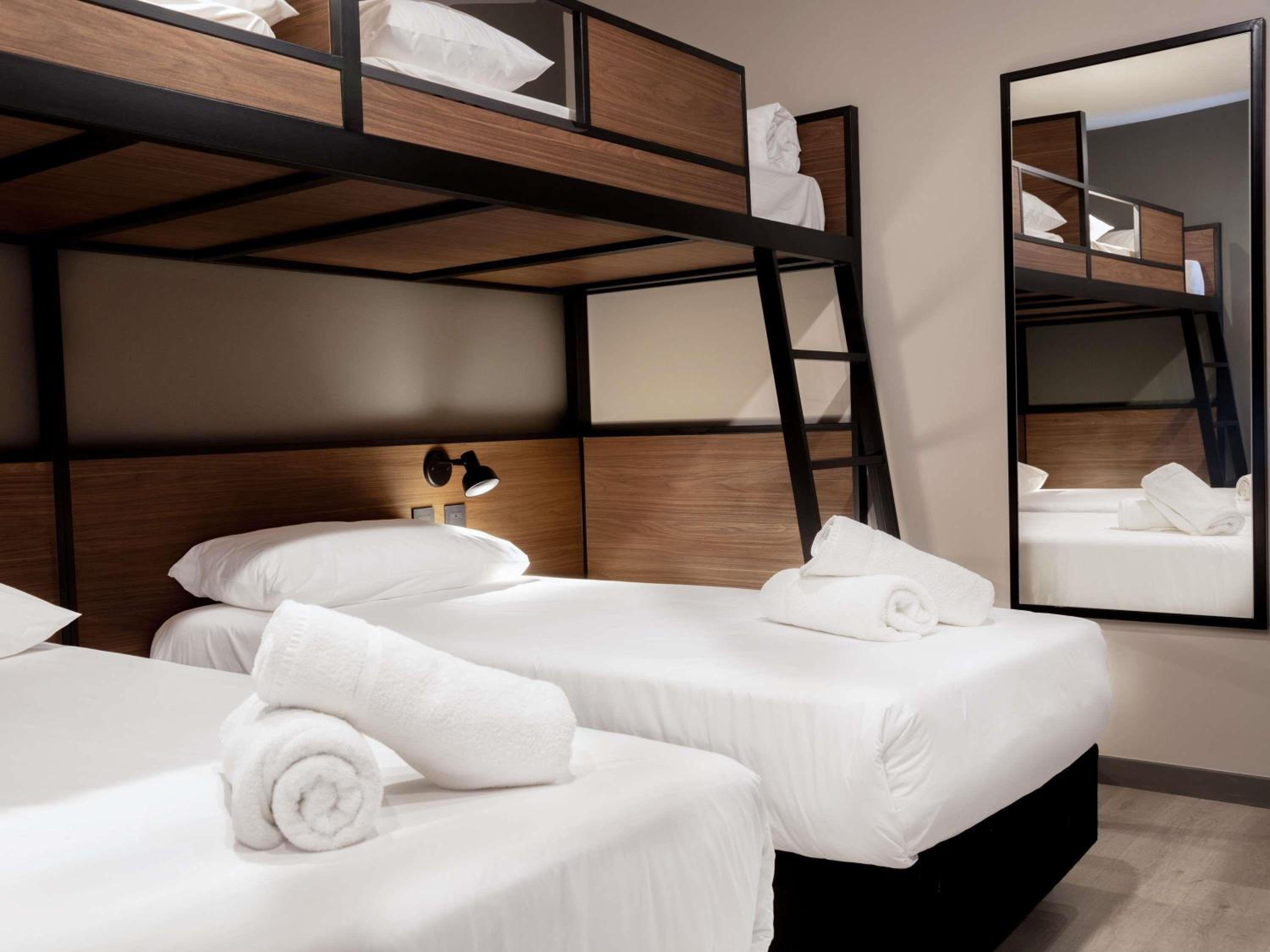 Standard Room with Four Single Beds photo 3