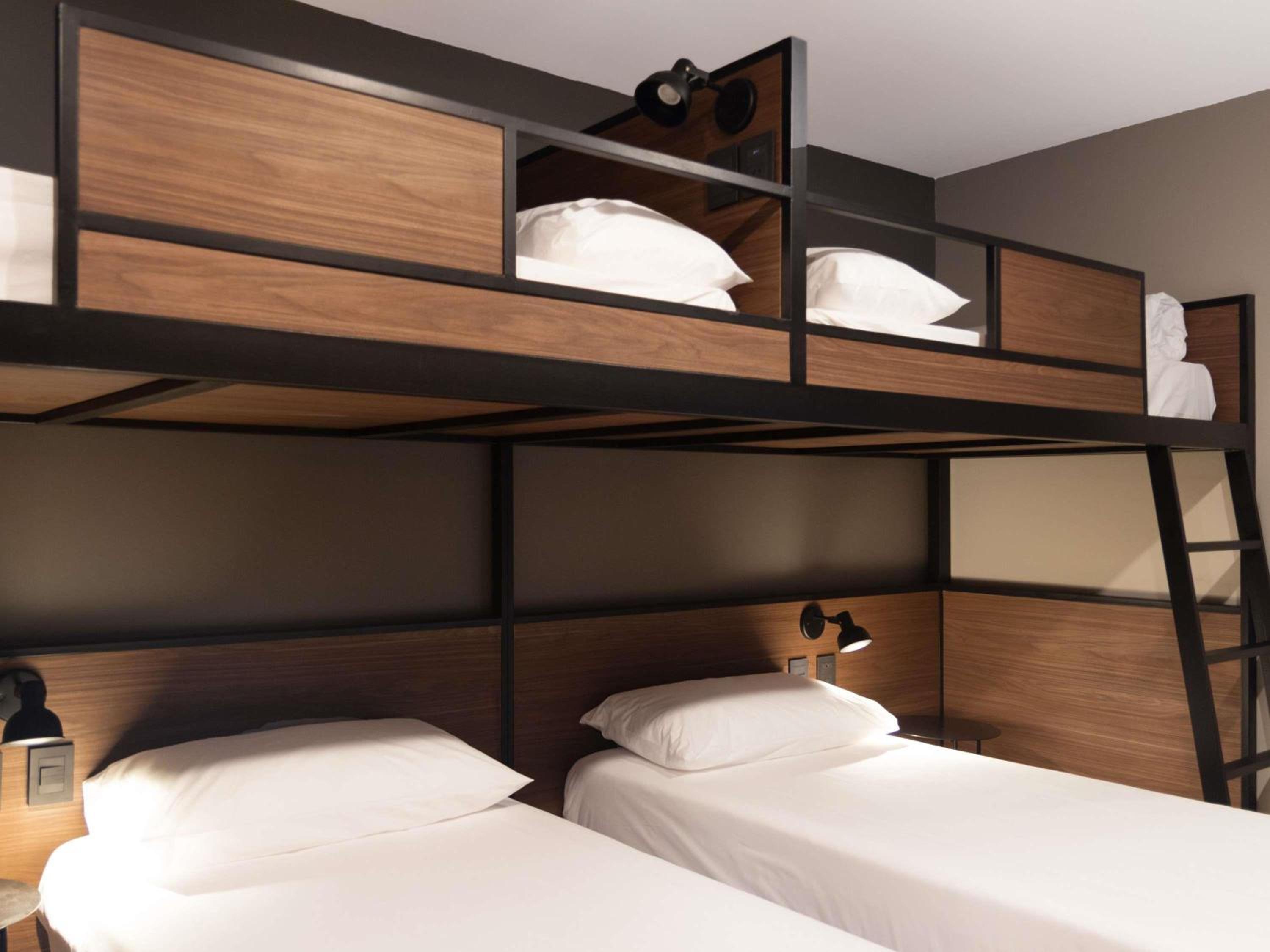 Standard Room with Four Single Beds photo 2