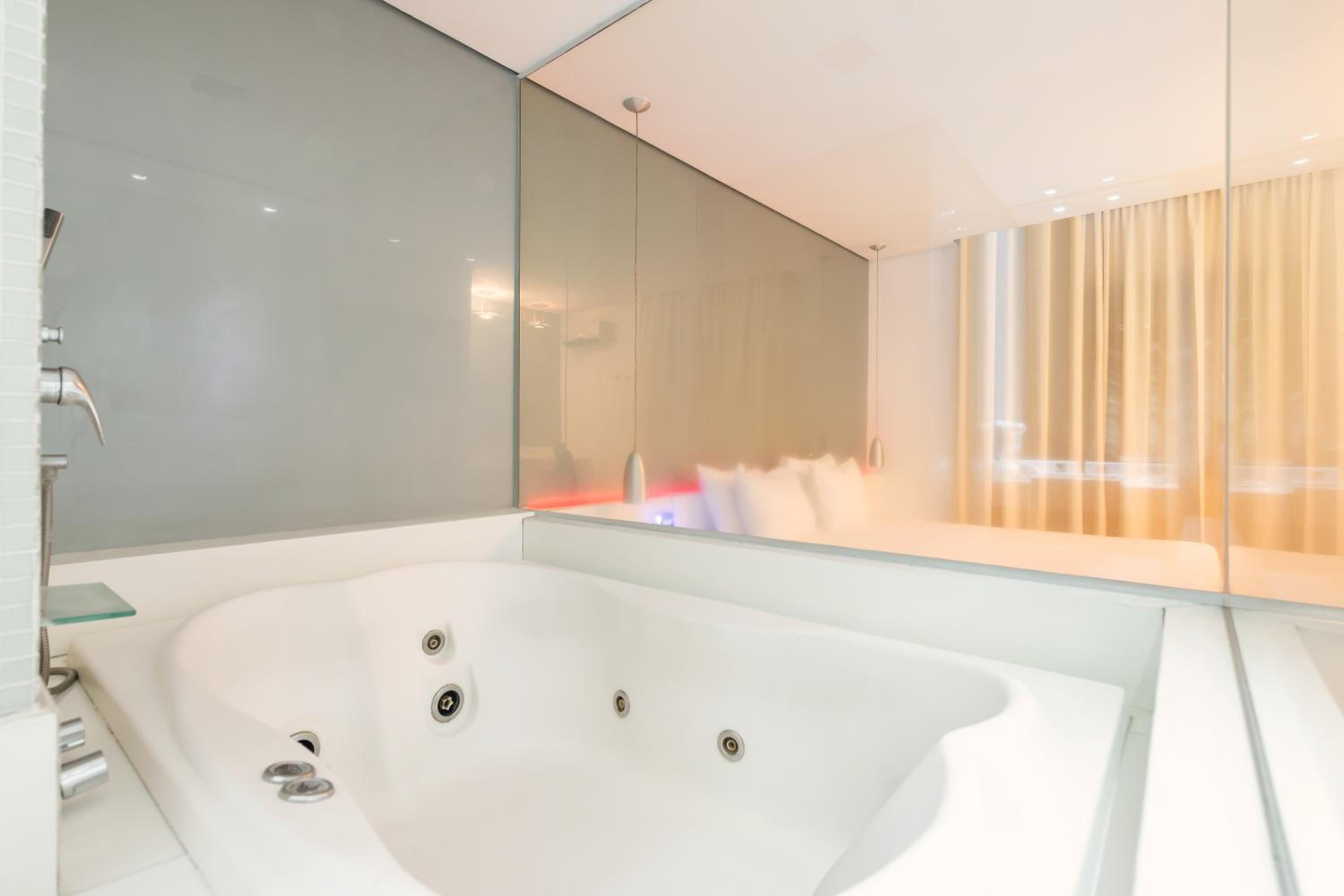 One-Bedroom Apartment with Spa Bath