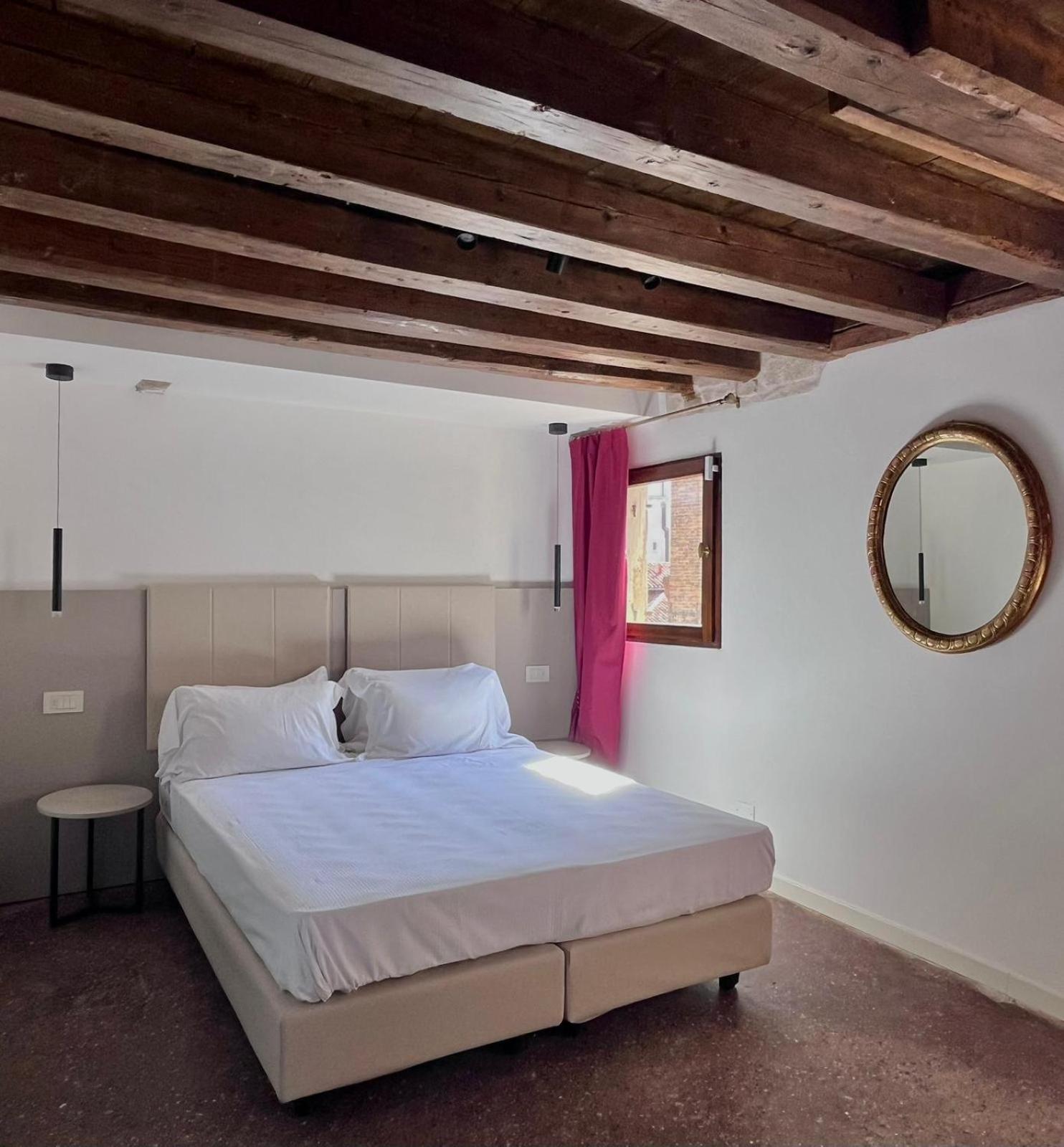 Double or Twin Room photo 3