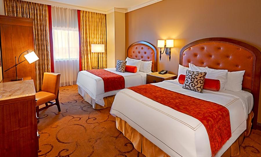 Queen Room with Balcony photo 2