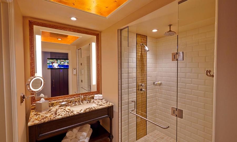 Queen Room with Balcony photo 3
