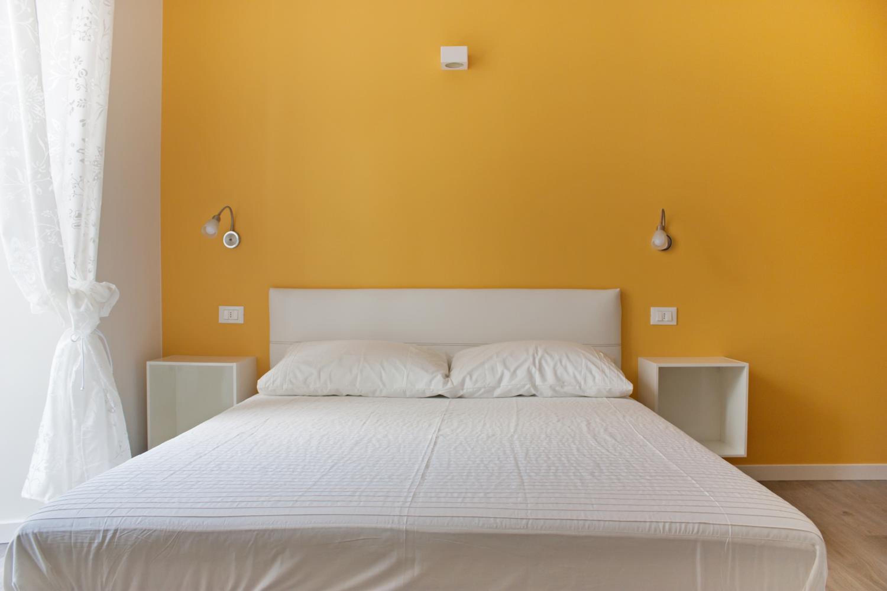 Double Room with Balcony - Photo 2
