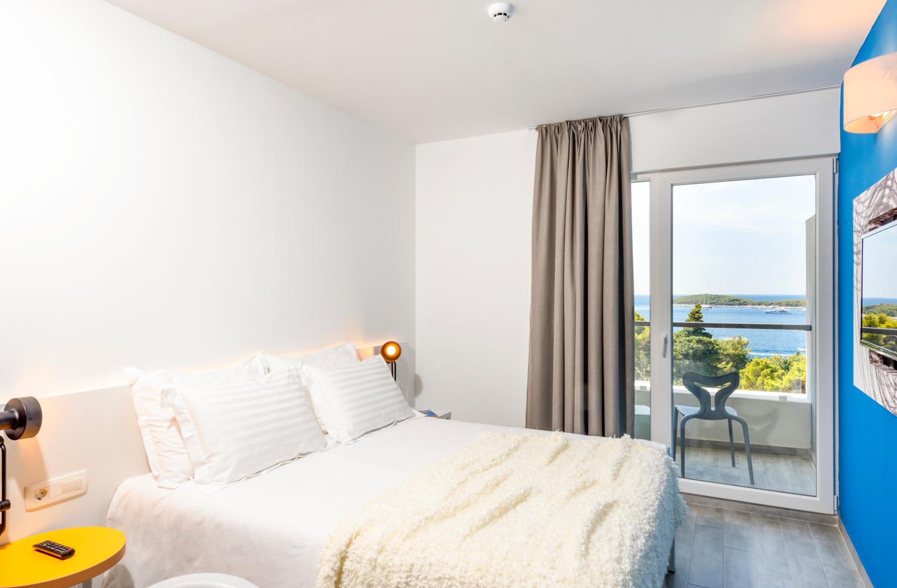 Superior Double Room with Balcony and Sea View - Photo 11