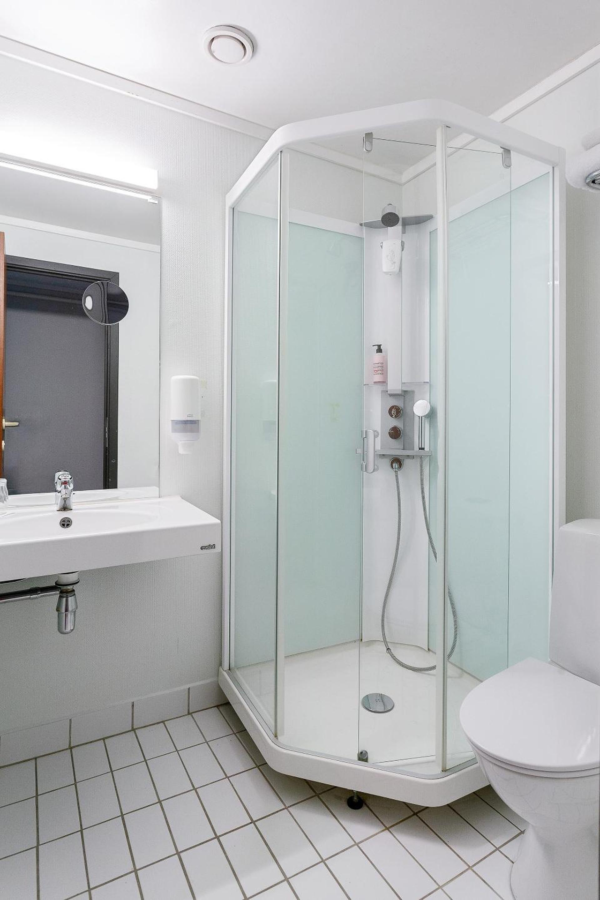 Family Double Room - Non-Smoking - Photo 6