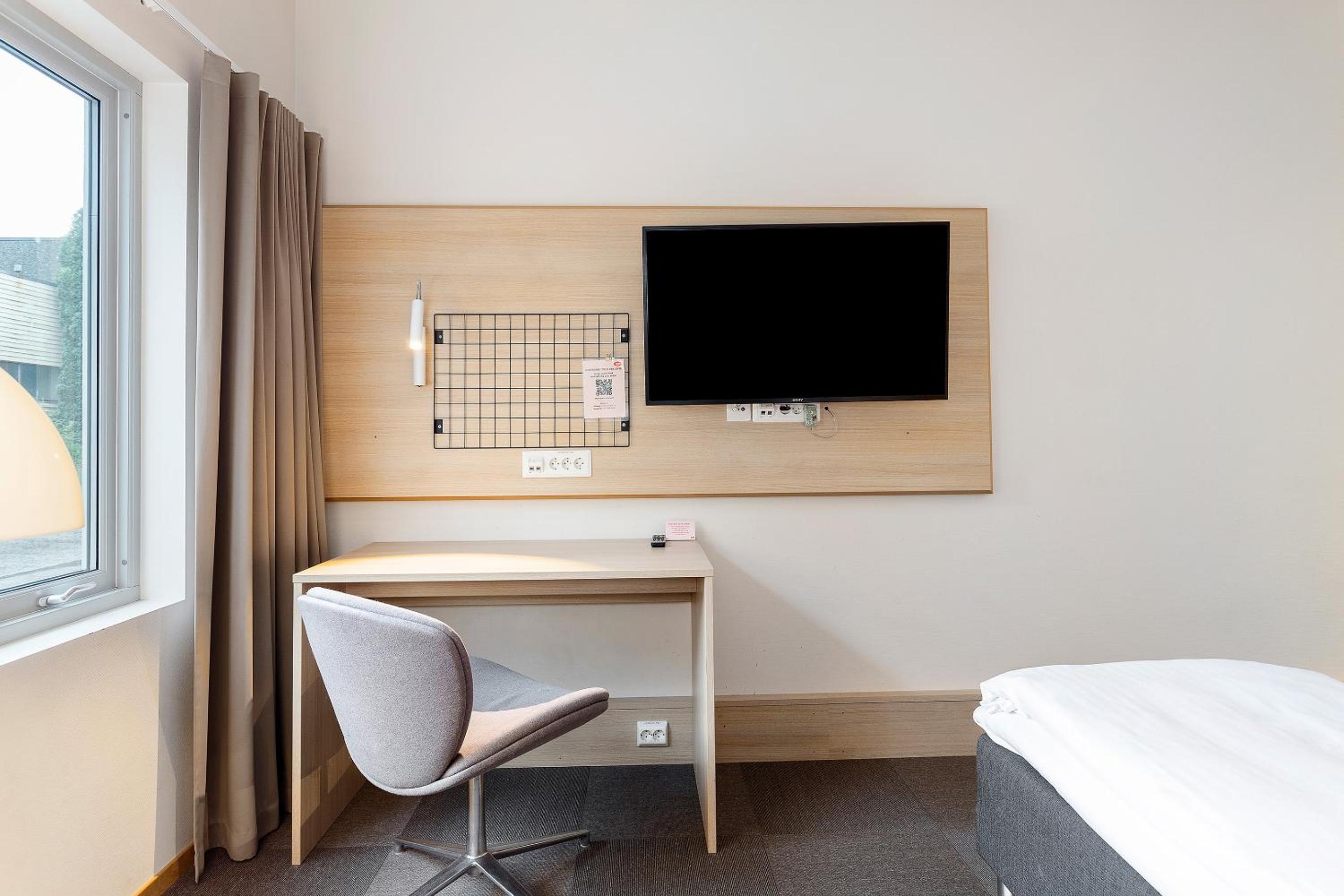 Standard Twin Room - Photo 3