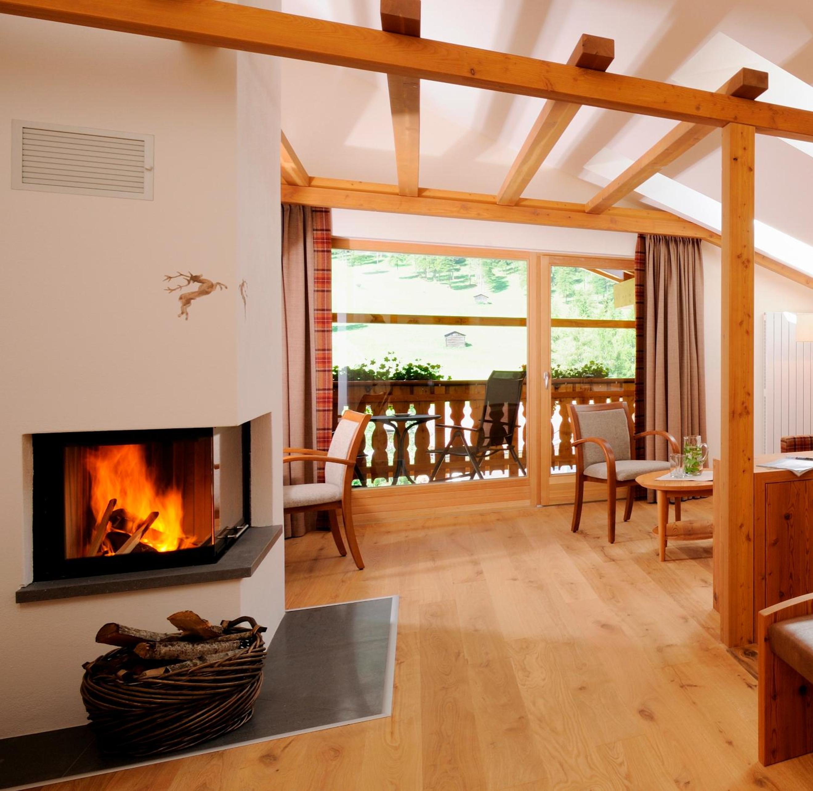 Suite - Attic - Photo 4