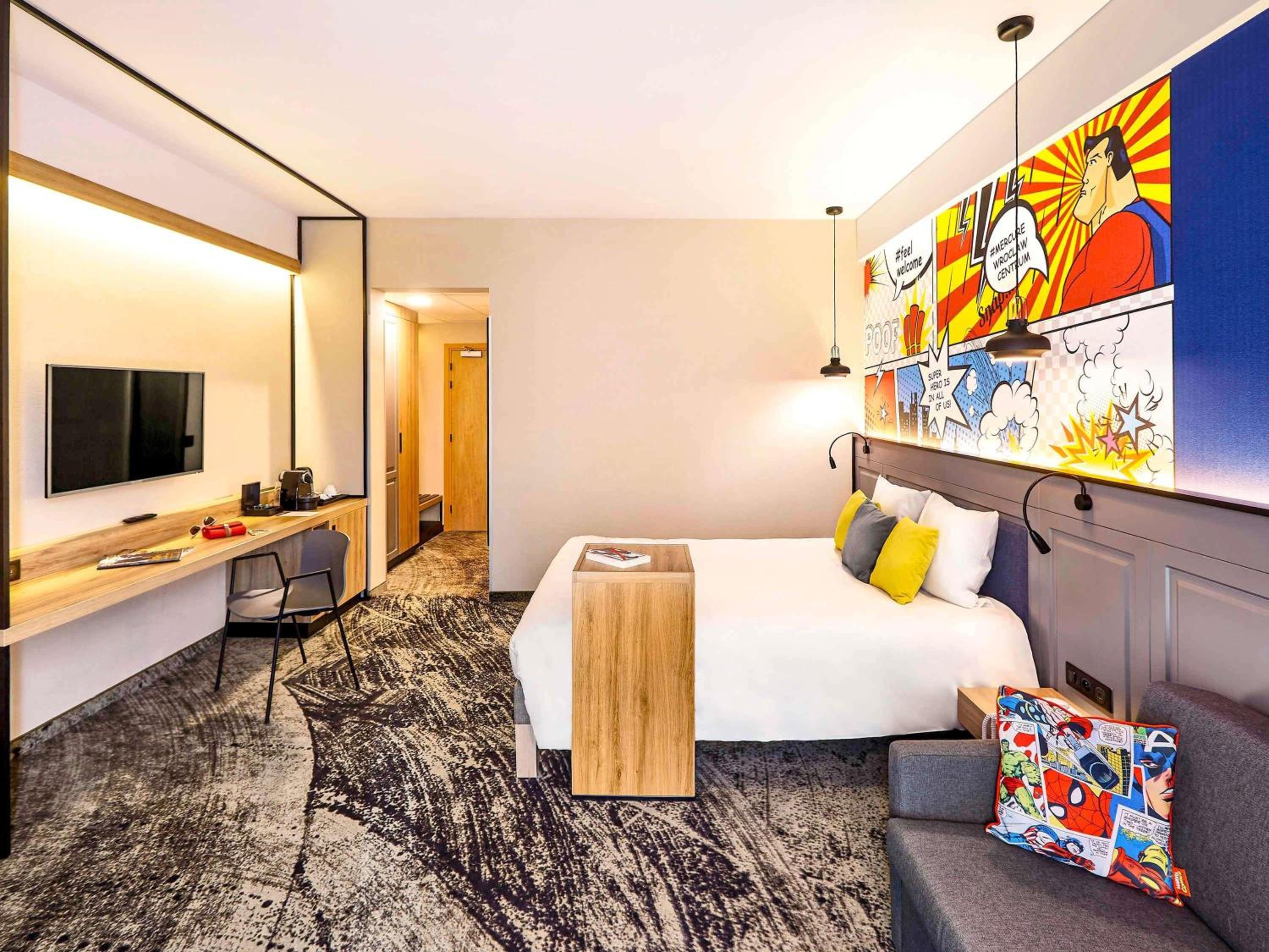 Privilege Room newly renovated with double bed and sofa and City View - Photo 4