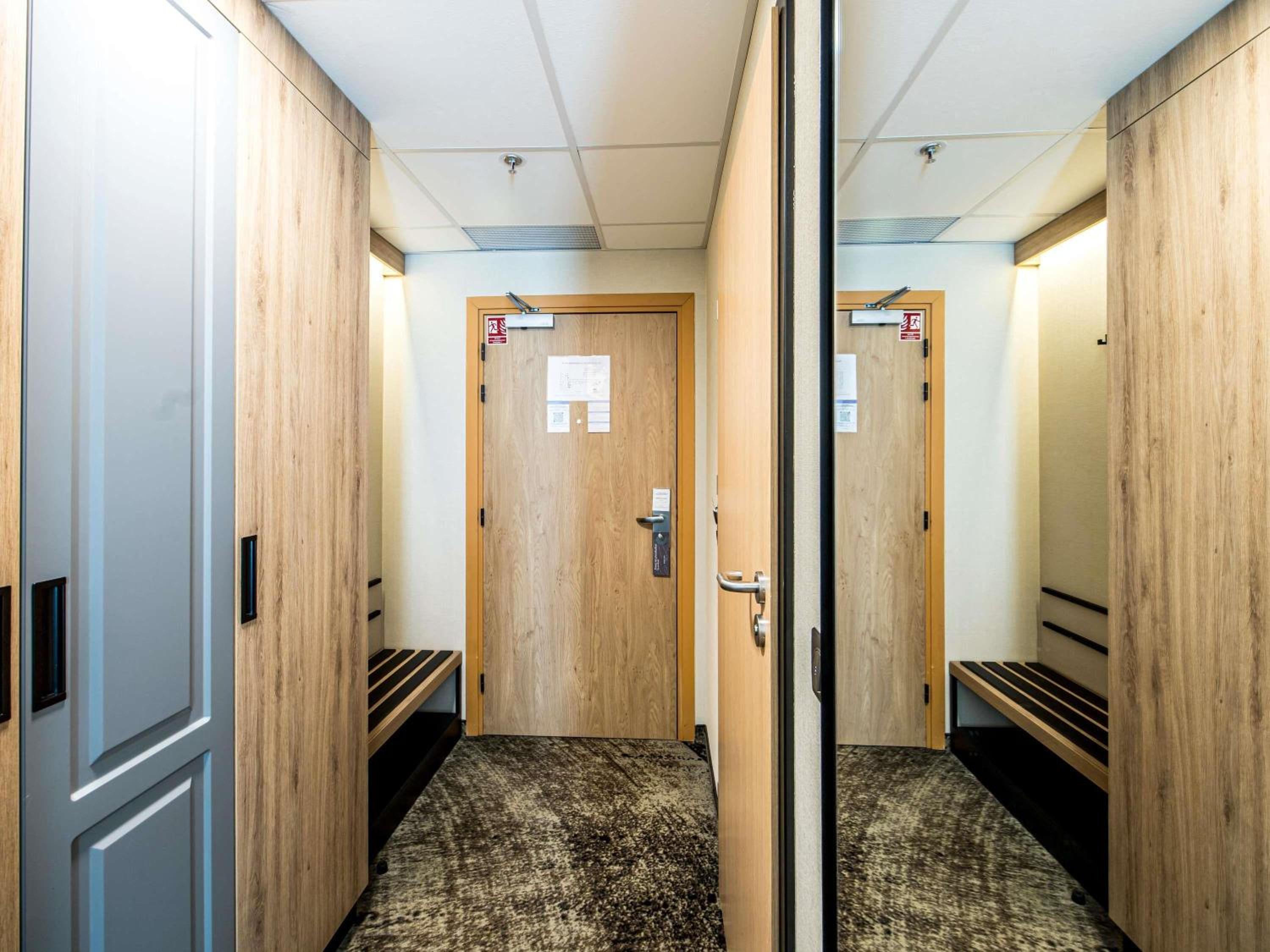 Privilege Room newly renovated with double bed and sofa and City View - Photo 7