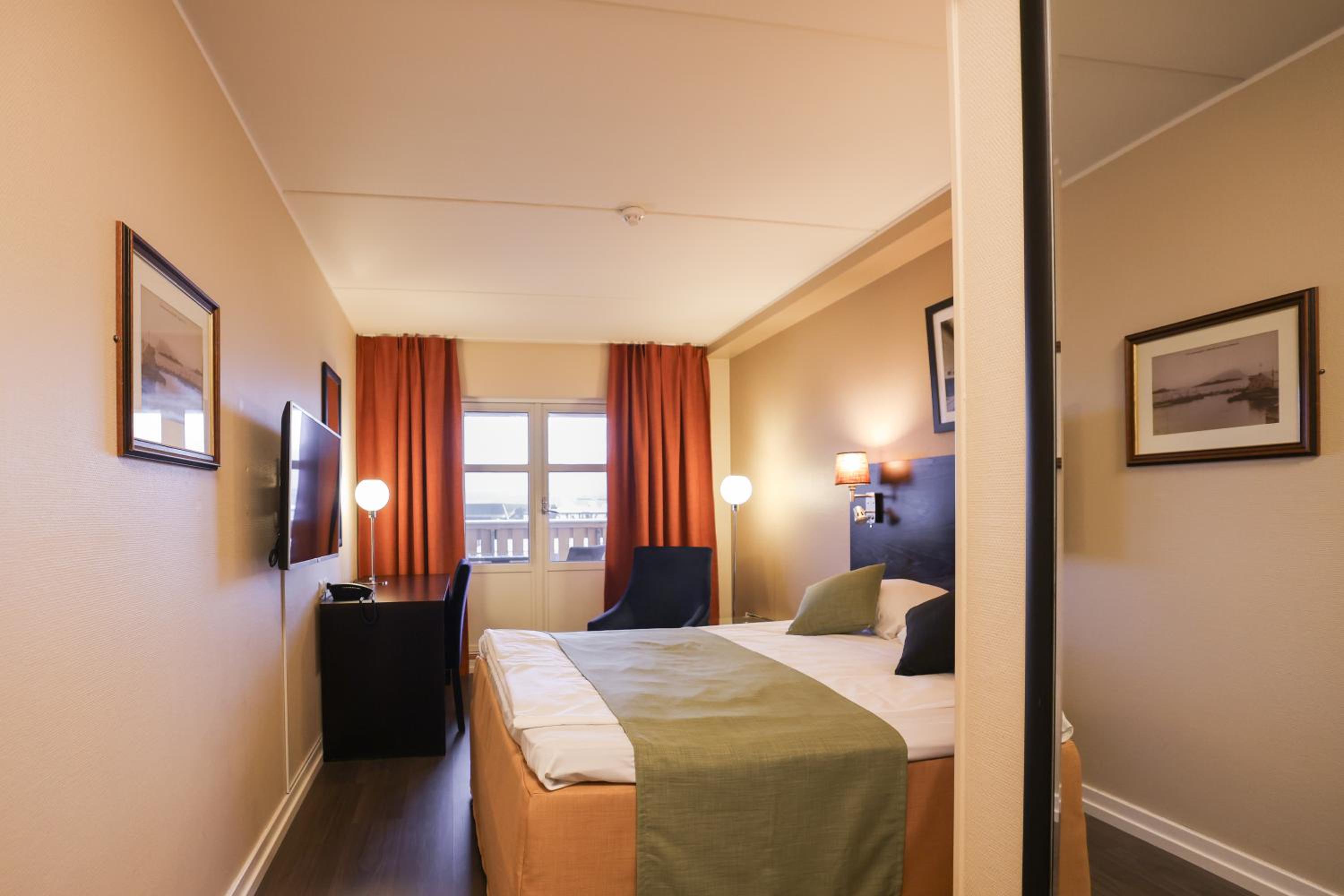 Double or Twin Room with Balcony photo 2