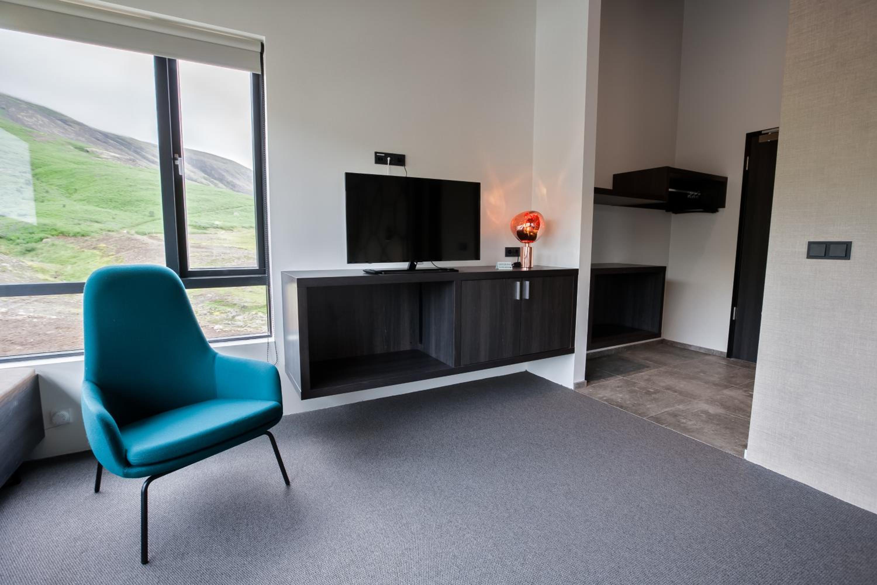 Suite - Photo 1