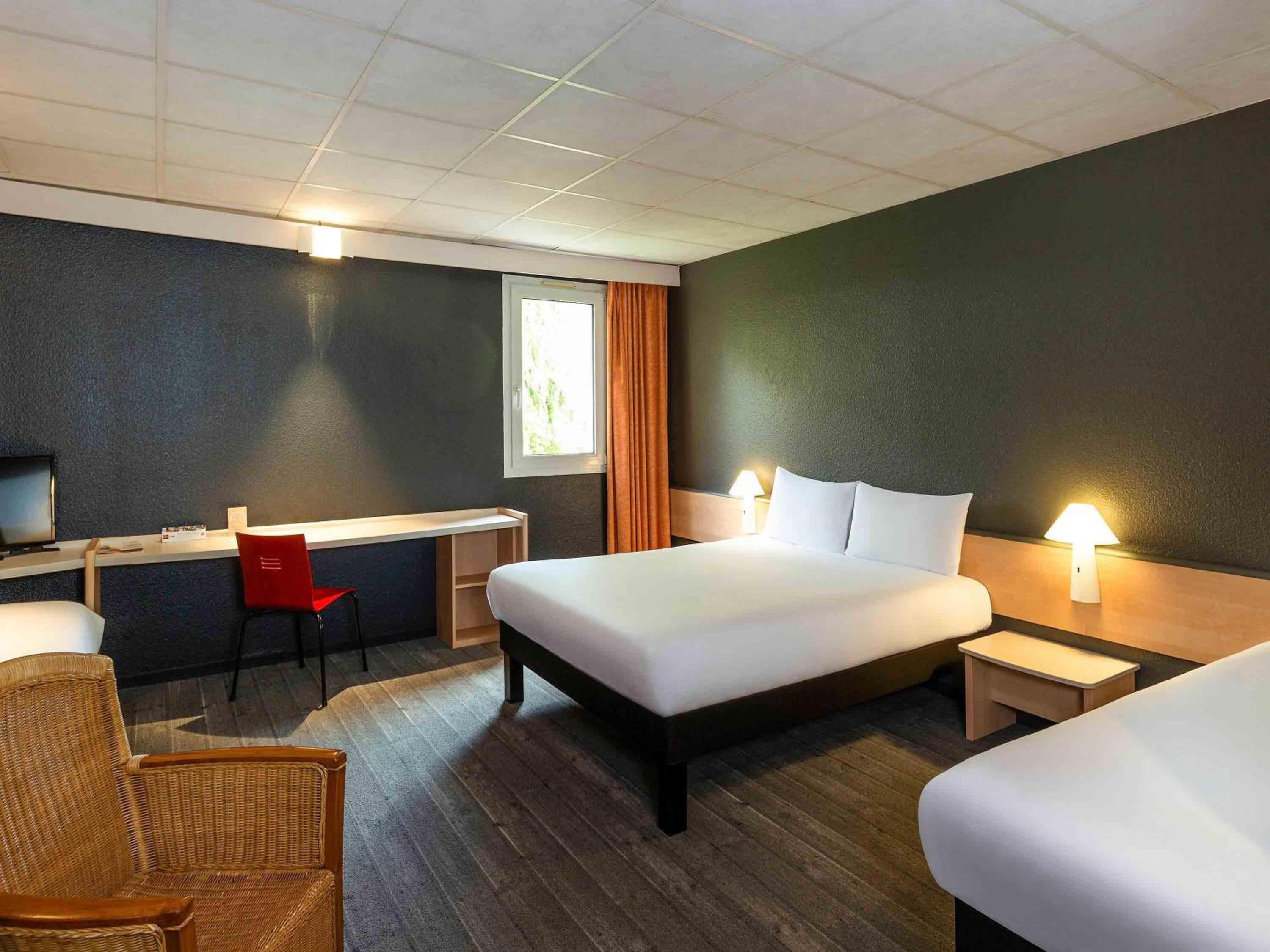 Room with a Double Bed and Twin Beds