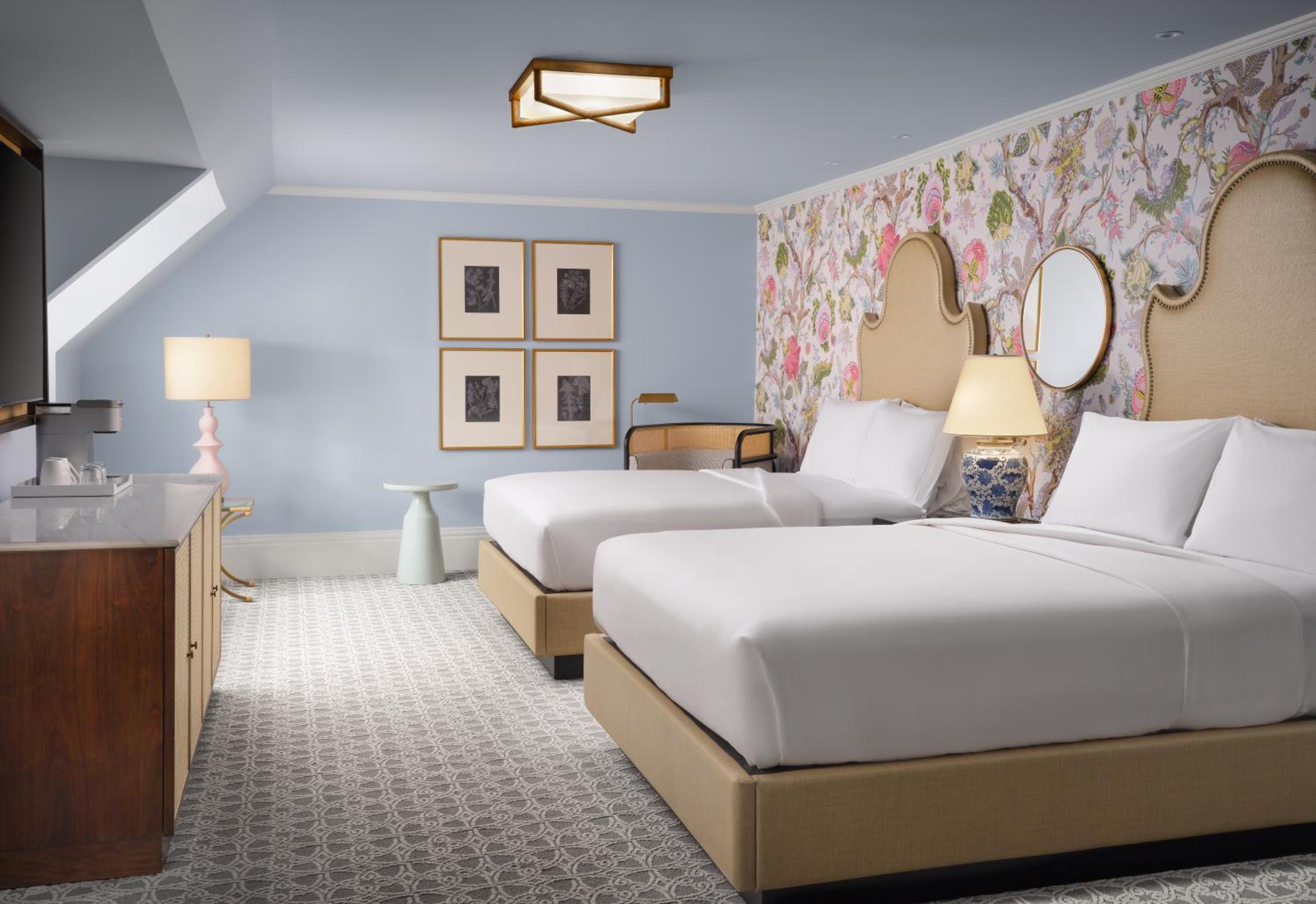 Victorian Queen Room with Two Queen Beds - Hearing Accessible - Photo 3