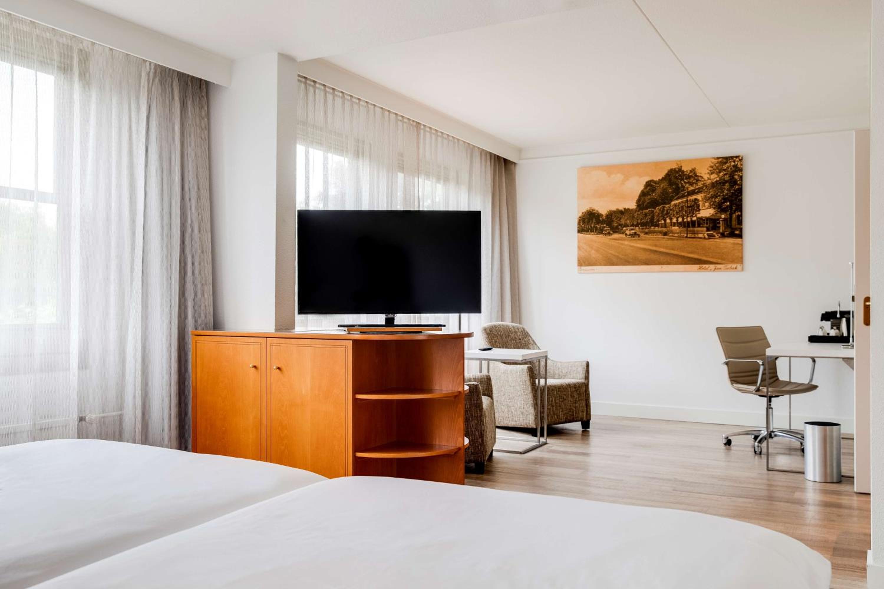 Junior Suite Extra Bed (2 Adults + 1 Child) - Photo 10