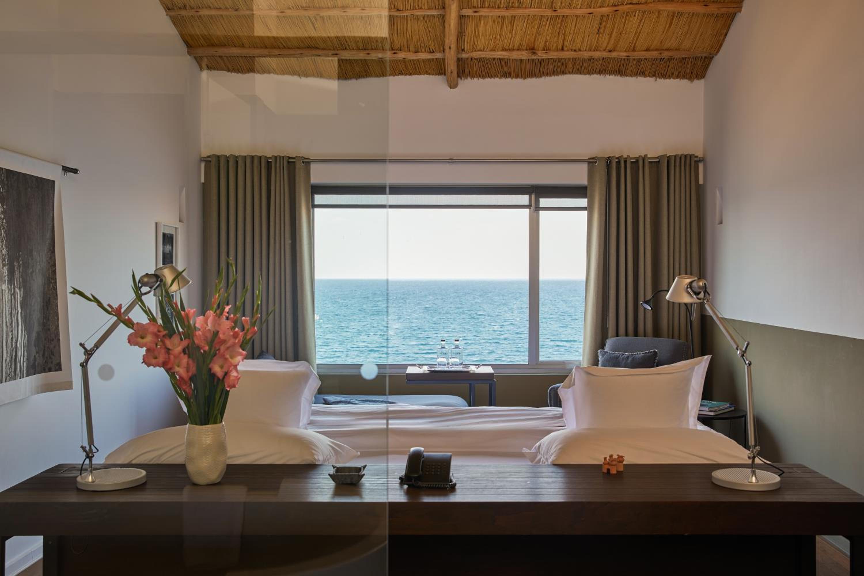 Deluxe Double or Twin Room with Lake View photo 3