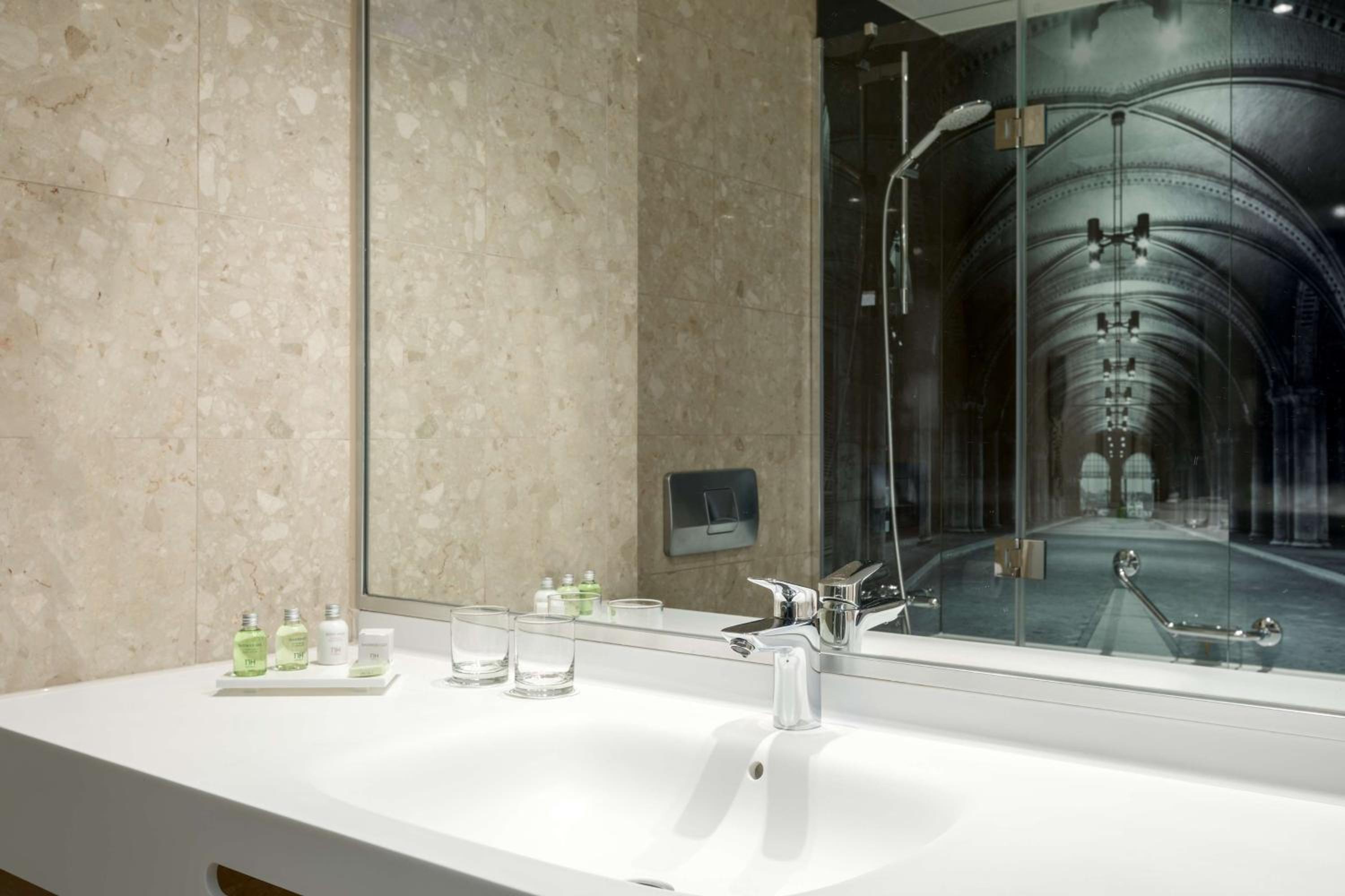 Superior Double or Twin Room with Extra Bed - Photo 5